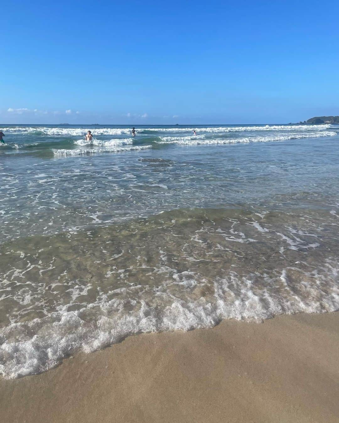 モニカさんのインスタグラム写真 - (モニカInstagram)「🌻🌊 . ビーチで朝ごはん最高💙 .  #summer  #beach  #海  #海ピク  #夏コーデ  #fashion  #ひまわり  #下田」8月14日 14時49分 - _monica_1121