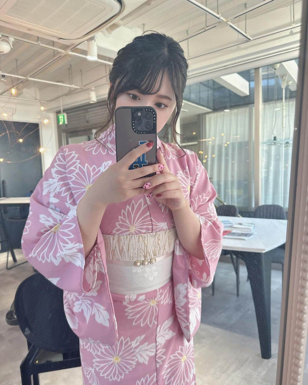 能美真奈（ぷにたん）のインスタグラム：「🤍  浴衣のビジュアル撮影した時の❕🎐 ずっと担当カラーのピンクになりました💗」