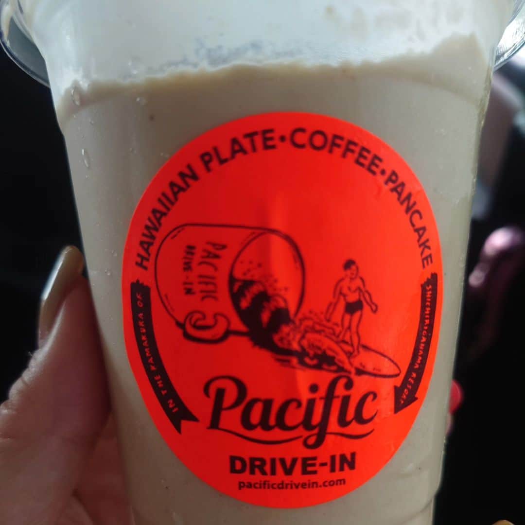 渡辺めぐみさんのインスタグラム写真 - (渡辺めぐみInstagram)「朝食は、「なぎさ橋珈琲」  ブレックファースト タマゴサンド  ランチは、「Pacific DRIVE-IN」  ガーリックシュリンプとモコチキ  オノオノシェイク きなこ・黒蜜・ピーナッツバター  めちゃくちゃ美味しい😄👍  こんな、のんびり夏休み😄❤️  #Pacific DRIVE-IN #ガーリックシュリンプ #オノオノシェイク #なぎさ珈琲 #お盆休み #美味しい」8月14日 14時57分 - meguheart