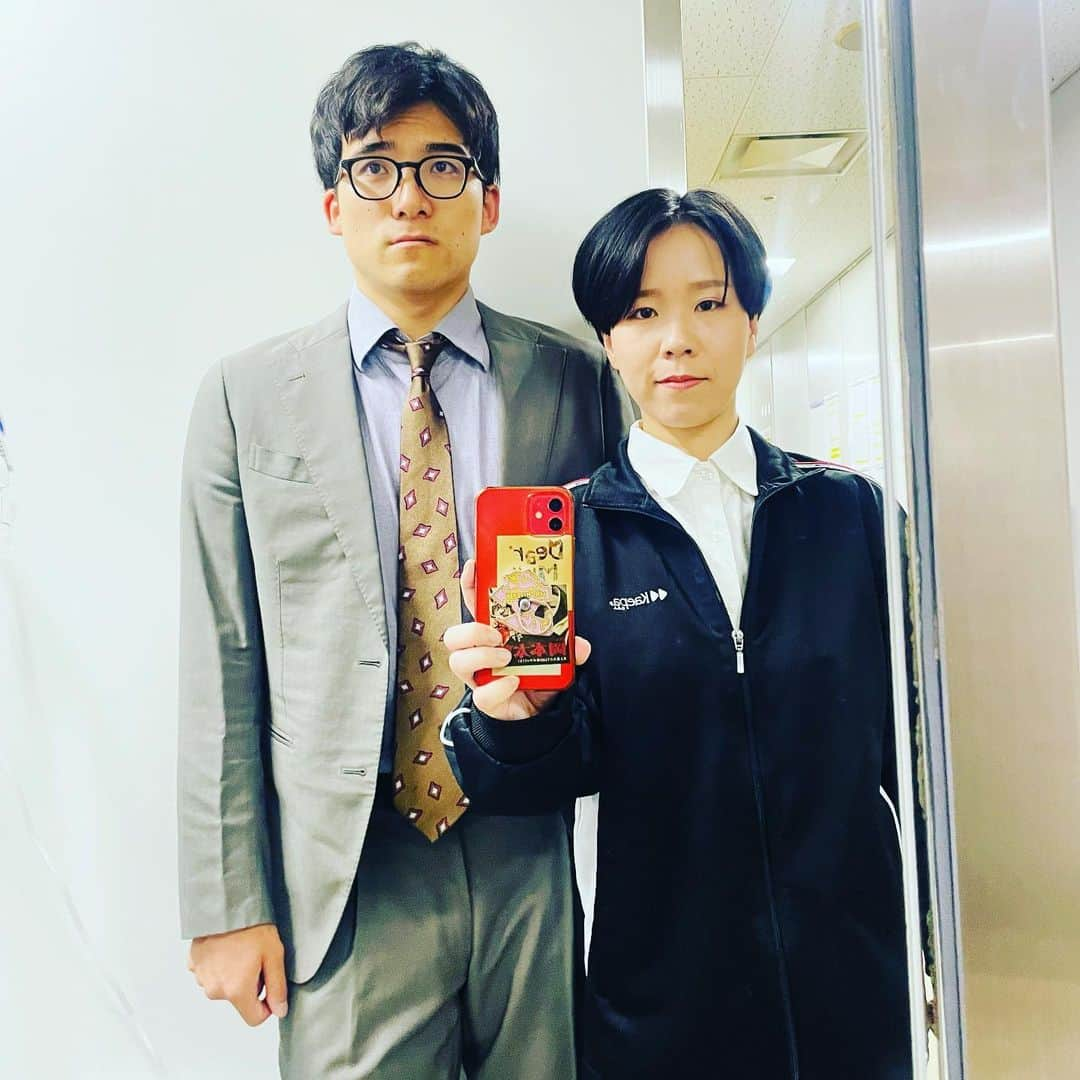 竹内知咲のインスタグラム：「ぎょうぶの澤畑とツーショット📸 教員感が強すぎて、舞台袖が職員室の雰囲気になりました！  #ぎょうぶ #ぎょうぶさわはた  #天才ピアニスト竹内」