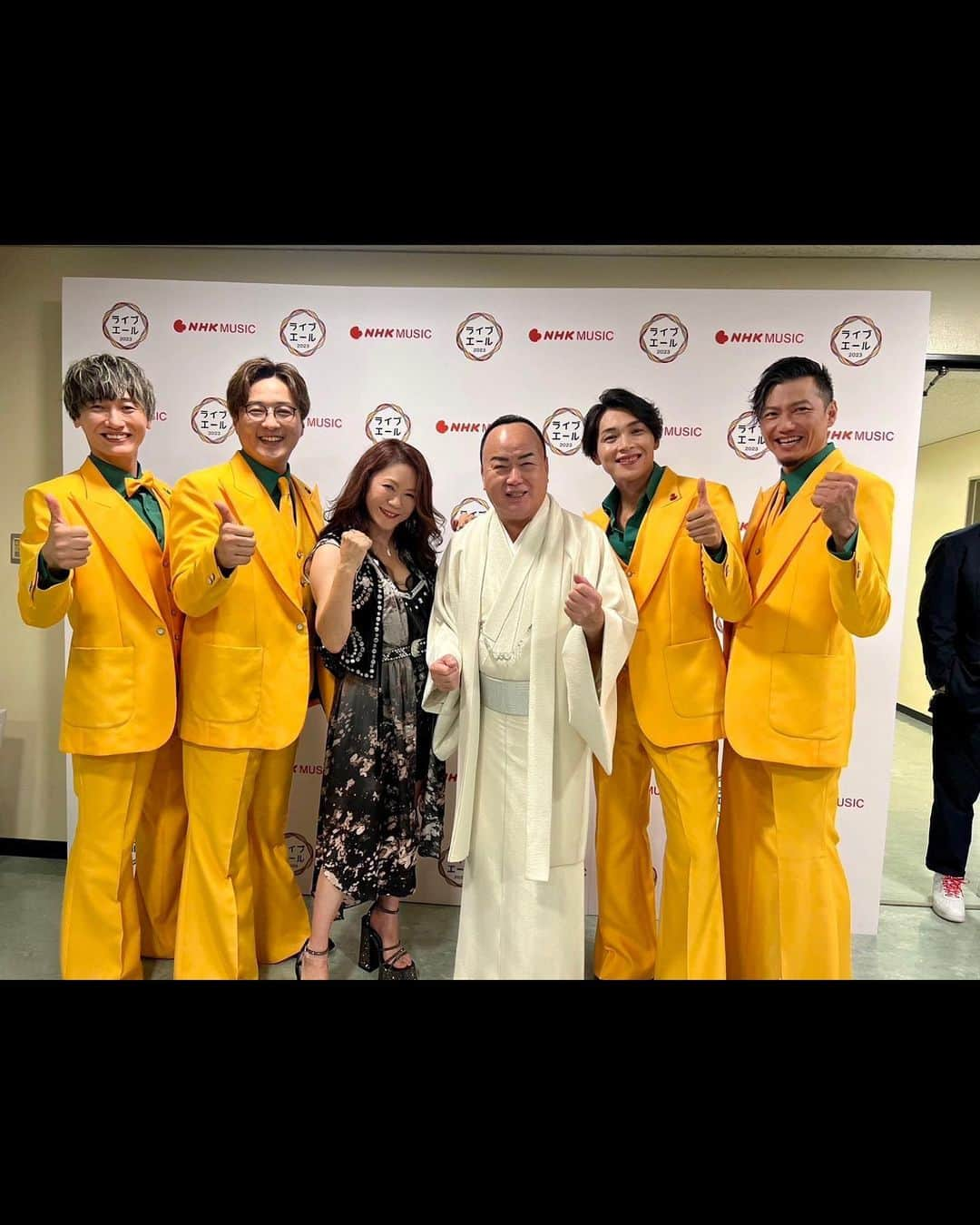 大黒摩季さんのインスタグラム写真 - (大黒摩季Instagram)「#ライブエール  ご覧いただきありがとうございました😊 たくさんの共演の方と📸✨  そして実は @bigblackbear_official の新作ジュエリーをさりげな〜く着用🧸  見逃した方はNHK MUSICでチェックしてみてね♪  そして、もうすぐ詳細お知らせできるので、お楽しみに❤️  #内村光良 さん #森山直太朗 さん #AI さん #純烈 さん #細川たかし さん #郷ひろみ さん #鈴木雅之 さん #SUZUKA さん (#新しい学校のリーダーズ) ※写真掲載順  #柴田敏孝 #北川遊太(#QUORUM)  @allsaintsjapan #ビッグブラックベアー」8月14日 17時00分 - makiohguro