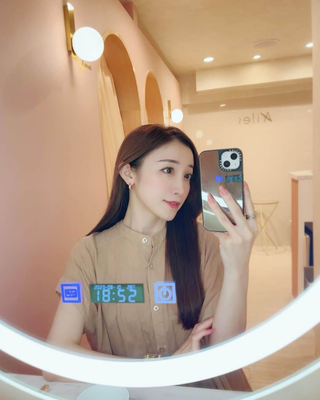 東條恭子さんのインスタグラム写真 - (東條恭子Instagram)「🪞👗🤍 ⁡ #花嫁美容 でお伺いしていたエステ @wellness_beauty_ailes さんを再訪🫶🏻 ⁡ 「全身大満足すぎる施術! カラダが絶対変わる!」 と初回体験後に実感出来た本格サロンさんで 私は回数券で通わせていただきました🤍 ⁡ ハイボルテージ中周波＋全身リンパ でみっちりケアしていただけるおコースは ダイエット&体質改善したい方に推しすぎます✨ ⁡ オリジナル技術のリンパドレナージュは 思いきり流していただけるので 慌ただしい花嫁支度期間にも 最高のリラックスタイムに..😌🪽✨ ⁡ サロン内も韓国カフェ風インテリアが可愛くて 美意識が高まります🫶🏻🩷 ⁡ またお力をお借りしてボディメイク頑張ろうかな🤭💕 ⁡ ⁡ #恵比寿エステ #恵比寿 #美容 #美容垢 #エステ #エステサロン #ボディケア #ボディメイク #ダイエット #リンパマッサージ #リンパケア #ebisu #massage #beauty #beautysalon #beautycare #beautybloggers #beautyblog」8月14日 15時05分 - kyoko_tojo