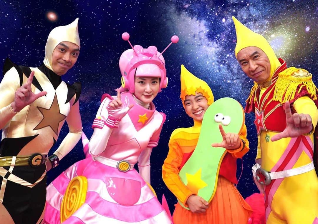 村山輝星のインスタグラム：「🥭 出演情報 🥭  NHK Eテレ「ストレッチマン GO！あたらしい▲(とんがり)スペシャル」に、ストレッチマンゴーとして、出演いたしました！  2023年8月11日(金)9:30~10:00 ※放送は終了しております💦  ニューヒーロー誕生の瞬間は、 8月18日(金)10:00まで NHKプラスの見逃し配信で視聴可能です🙆🏻‍♀️  #村山輝星 #劇団東俳 #Tプロジェクト #出演情報 #ストレッチマン #ストレッチマンGO #宇仁菅真 さん #結城洋平 さん #生駒里奈 さん」