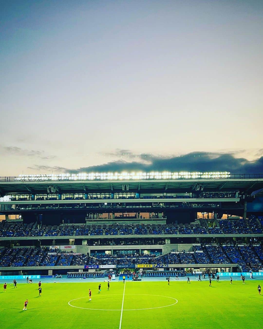 酒井健太さんのインスタグラム写真 - (酒井健太Instagram)「トリオでサッカー観戦はいかちー  #青色一号」8月14日 15時55分 - kenta_sakai
