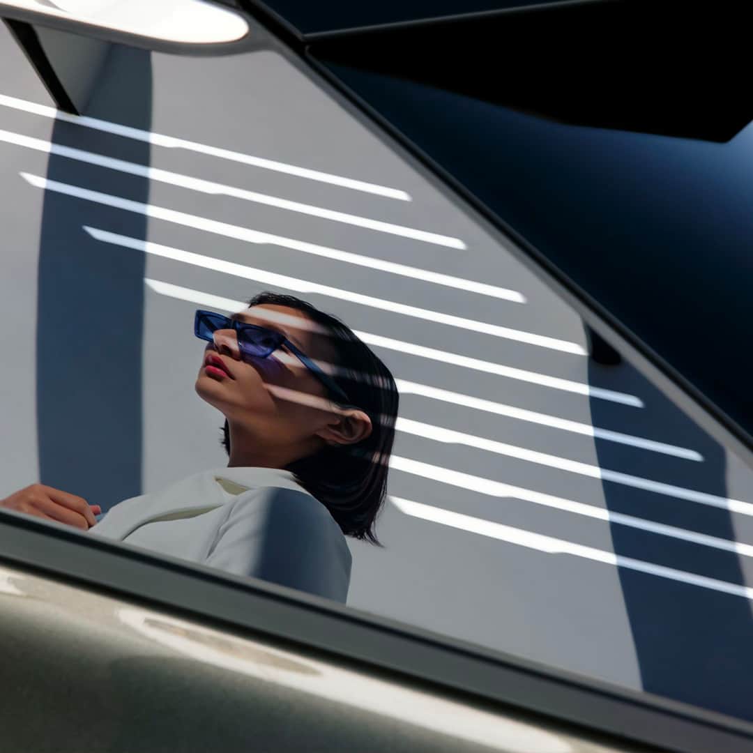 Citroënのインスタグラム：「Representation of love at first sight. #CitroënC5X, August 2023.」