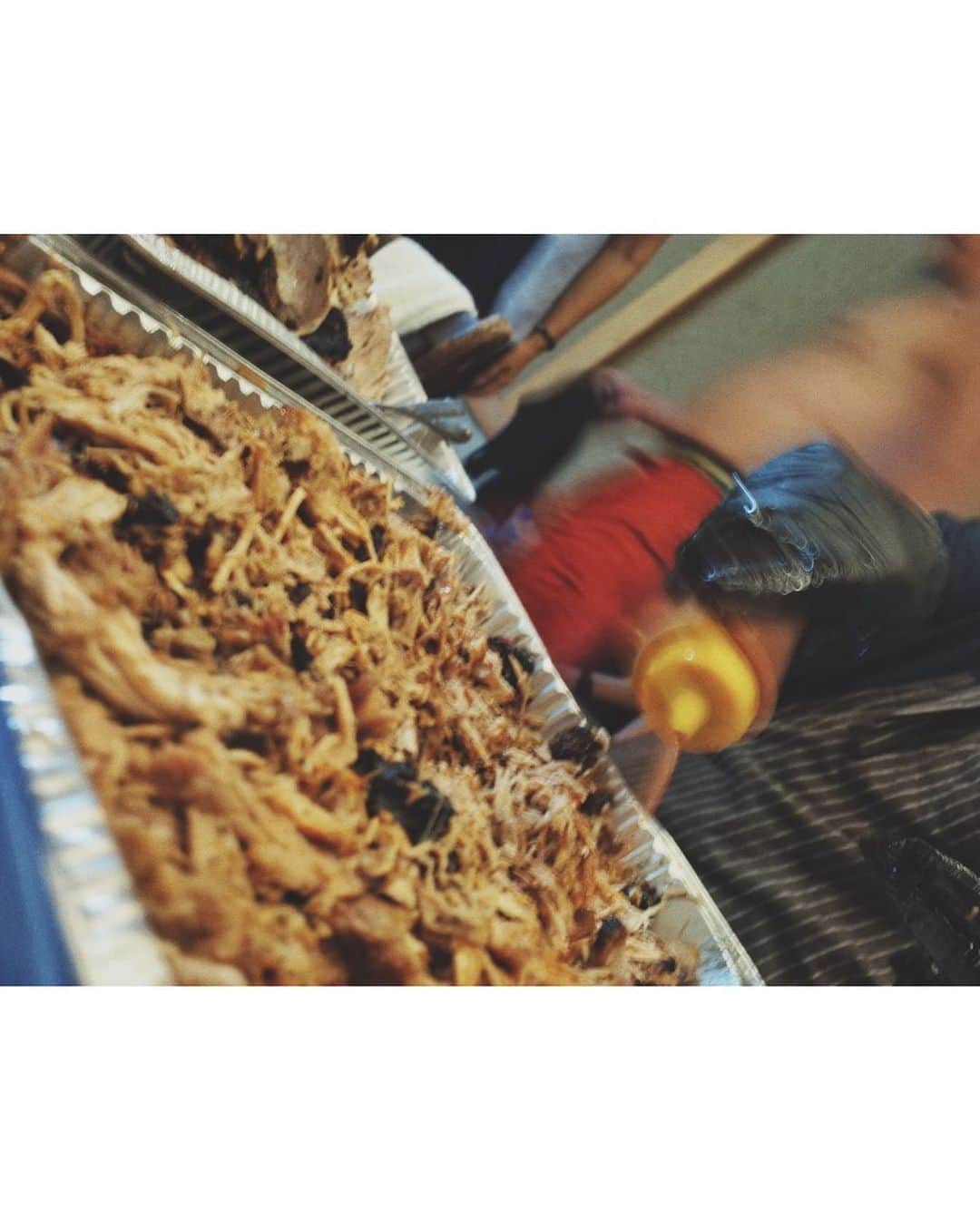 弥香さんのインスタグラム写真 - (弥香Instagram)「🪘🏝️ ズの森　8/11 身近な人達への お披露目パーティー プレプレプレプレオープン  マックのバーベキューは朝から7時間くらいかけて焼き上げたお肉にリンゴジュースとかスパイスとか🍖オリジナルソースとバンズとコールスローでハンバーガー🍔めちゃ美味しかったぞ  それをねらう　@appare_san  ご近所の @oberton_cafe  イタルくんのスパイスカレーも最高に美味しかったもっと食べたかった🍛  参加してくれてありがとうございました！  @zu_no_mori」8月14日 16時19分 - micanjuice