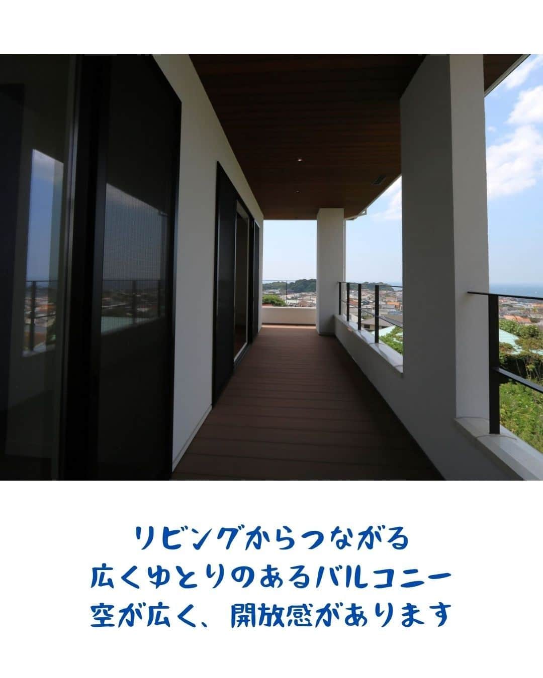 ココハウスさんのインスタグラム写真 - (ココハウスInstagram)「. 雲を眺めるラグジュアリー空間【戸建】 鎌倉×売買  バルコニーから眺める空は広く。 流れる雲に家をのぞき込まれているような。。 そんな感覚を味わえるのは、この物件の魅力の一つかもしれません。  鎌倉山にそびえ立つ邸宅。 規則正しく洗練された外観。 とてもスタイリッシュで無駄を感じさせません。  エクステリアはリゾート感がありつつも調和のとれた雰囲気です。 この石目調の外壁がスタイリッシュさとリゾート感をうまく融合させているようにも感じます。  綺麗に育っている芝。その向こうは、ウッドデッキが縁側のように伸びていて七里ガ浜の海を一望です。  それでは、中をご案内。  玄関脇の壁にはエコカラットを採用。調湿効果や汚れなどにも強く、見た目も高級ホテルのような仕上がりです。  1階は南向きの洋室が3部屋。5.2帖のお部屋が2部屋と、10.2帖のマスターベッドルームにはウォークインクローゼット付きです！  それだけではありません！こちらのお部屋には、、 特別に！専用の洗面トイレとシャワールームも付けています！！ 特別感がすごいです！  1階にはもちろん、パウダールームも、バスルームも、トイレもあります！！  続いては2階のご案内です。  2階には、25.6帖の広々LDK！床暖房も備えておりますので、寒がりの方でも安心。  リビングから繋がるバルコニーは、広く、ゆとりがあります。  広いバルコニーからは、七里ガ浜の住宅地越しに相模湾や、江ノ島も遠望できます！  室内に戻ってソファに座れば、遮るものが何もないので、海や空の迫力を感じることができます！ とても優雅な空間。仕事で疲れた脳も体も時間の経過と共に癒されていくこと間違いないでしょう！  続いてはキッチン。対面式で常に、家族やお客様を見ながらの料理ができます。  キッチンの後ろには、シックな曇りガラスのスライドドアがあり、冷蔵庫やレンジなど生活感の出てしまう、家電を隠すことができます。余った部分は、パントリースペースとしても利用可能です。  リビングの隣には、5帖の洋室。クローゼット付きです。リモートワークや子供の遊び場に最適ではないでしょうか。  床材やリビングの天井材は木の質感を感じる建材を使用しており、目にも肌触りにも心地よさを感じる仕様になっております。  いかがでしたでしょうか？ ゆとりのある室内の造りや窓からの景色！ 高級仕様の空間から望む、湘南の海。 朝日から夕日まで、時の経過を感じる生活。こんなにも開放的な湘南生活は中々味わえないのではないでしょうか。  内見のご予約をお待ちしております！お気軽にお問い合わせください。  物件情報 ↓ https://www.coco-h.com/buy/detail.php?3270  株式会社ココハウス・鎌倉本店 〒248-0012 鎌倉市御成町11-7 Tel 0467-38-8130 営業時間：10：00～18：00 火・水曜定休  HP www.coco-h.com  #ココハウス #鎌倉新築不動産 #鎌倉新築物件情報 #売買物件情報 #鎌倉 #鎌倉山 #KAMAKURA #移住 #湘南移住 #鎌倉移住 #家探し #不動産 #物件 #物件情報 #インスタ家探し #ウッドデッキのある家 #眺めのいい家」8月14日 16時19分 - cocohouse.kamakura