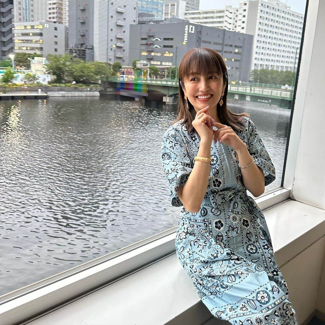 矢田亜希子のインスタグラム：「テレビ東京『内村のツボる動画』 8月15日18:25〜  ジャンプスーツ @toryburch シューズ @sergiorossi ジュエリー @buccellatimilan  #内村のツボる動画 #テレビ東京#ブチェラッティ#ジュエリー#ツボ#可愛い〜😍💎」