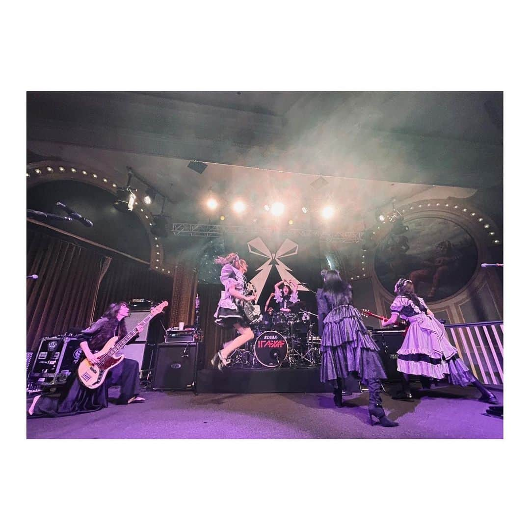 廣瀬茜さんのインスタグラム写真 - (廣瀬茜Instagram)「2023.8.11 "BAND-MAID 10TH ANNIVERSARY TOUR in North America" at McMenamins Crystal Ballroom  Thank you Portland!  Portland,we rock together!  It was fun experience performing at the venue used to be dance hall💃  Watch out!! A banana runner crossing!🍌🏃‍♂️⚠️w  #bandmaid #Portland」8月14日 17時10分 - akane_bandmaid