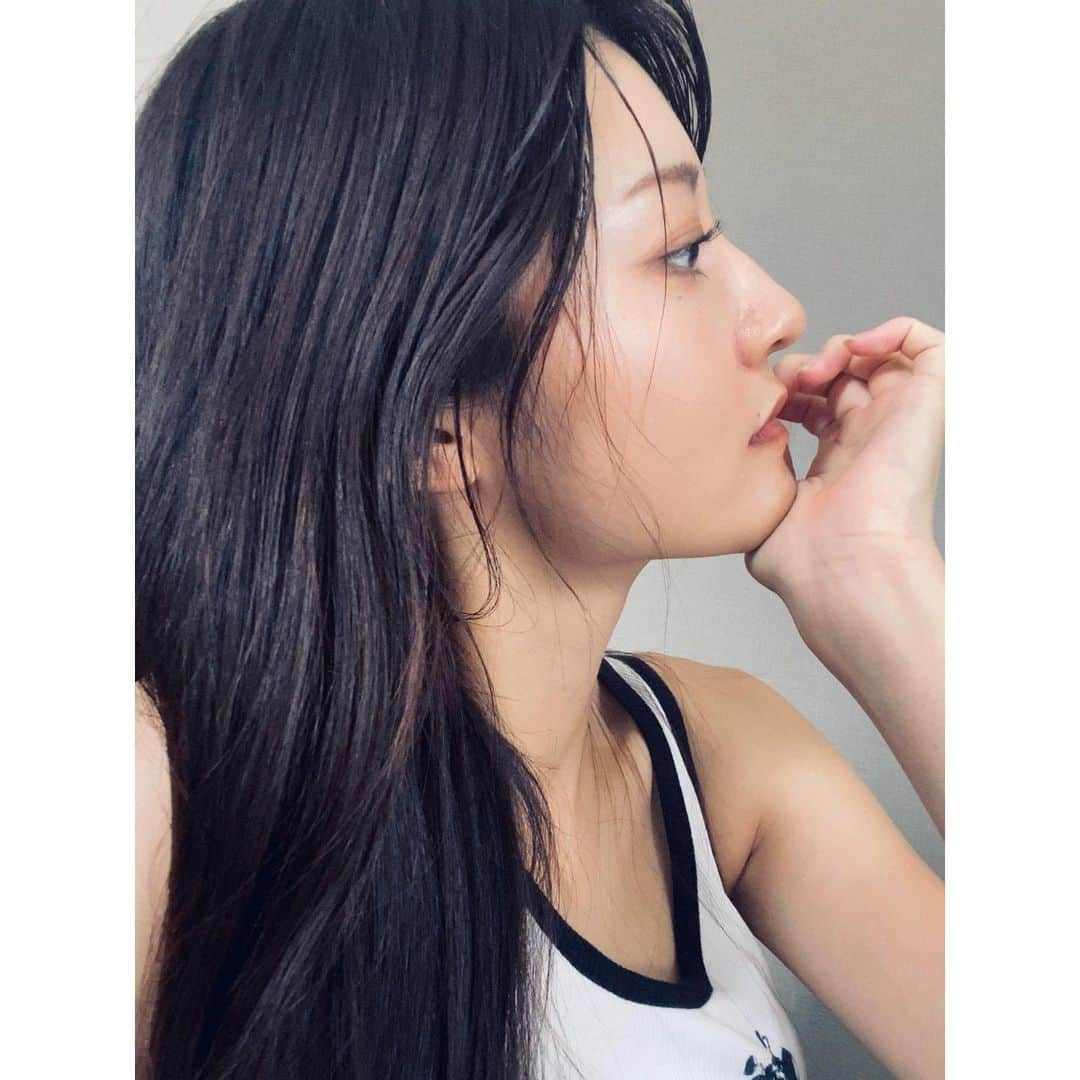 日吉晶羅のインスタグラム：「수신하다..🛜💙  #selfie #me #横顔  #お盆休み #instafashion  #makeup」