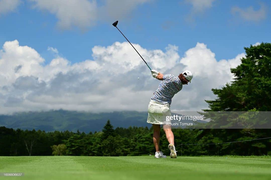 小滝水音のインスタグラム：「NEC軽井沢72ゴルフ トーナメント 71,72 予選落ち 今週も応援ありがとうございました！ 一打落ちはめっちゃ悔しい。 今週は良いショットを打ててたし、チャンスもたくさんあったのにパッティングが言うことを聞いてくれませんでした😂 もっとしっかり打たないと！ コツコツ頑張ります。  #akiraproducts @akira_products  #一昇金属  #静ヒルズカントリークラブ  @shizu_hills_country_club  #marieclairegolf @ocean__web  @marieclaire_golf  #footjoy  @footjoy  @mindful_golf_coaching_」