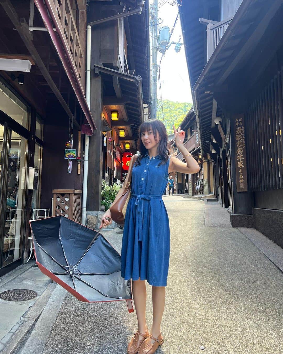 薮下柊のインスタグラム：「従姉妹が結婚したという事で、 有馬温泉でご馳走様をいただきました😆✨  西瓜と鯛がめっちゃおめでたい〜🎉  季節の食材が沢山✨ 鱧がとっても美味しかったです😋  かがり火焼きも美しい🥹✨  親戚一同集まって、 賑やかで楽しかったです😆  Happy Wedding 💗」
