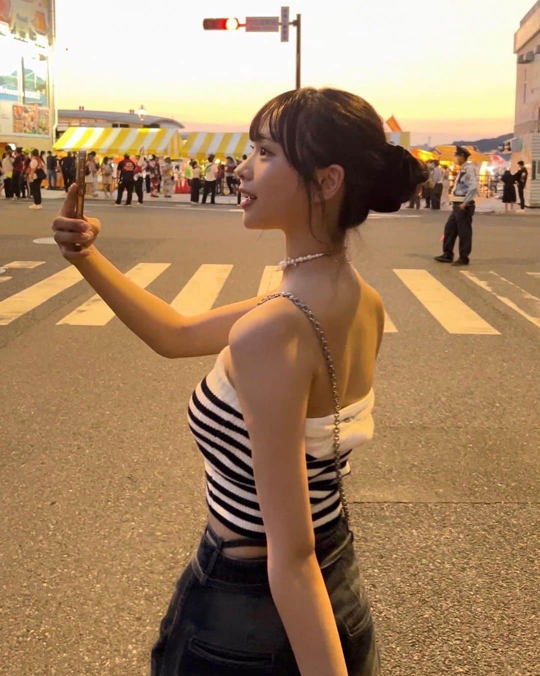 麻生果恩のインスタグラム：「久しぶりに地元に帰って 花火大会いってきたよ.🌻  福岡は空が綺麗でだいすきでこの日も綺麗だった〜🧡✨  みんなは花火見た？？」