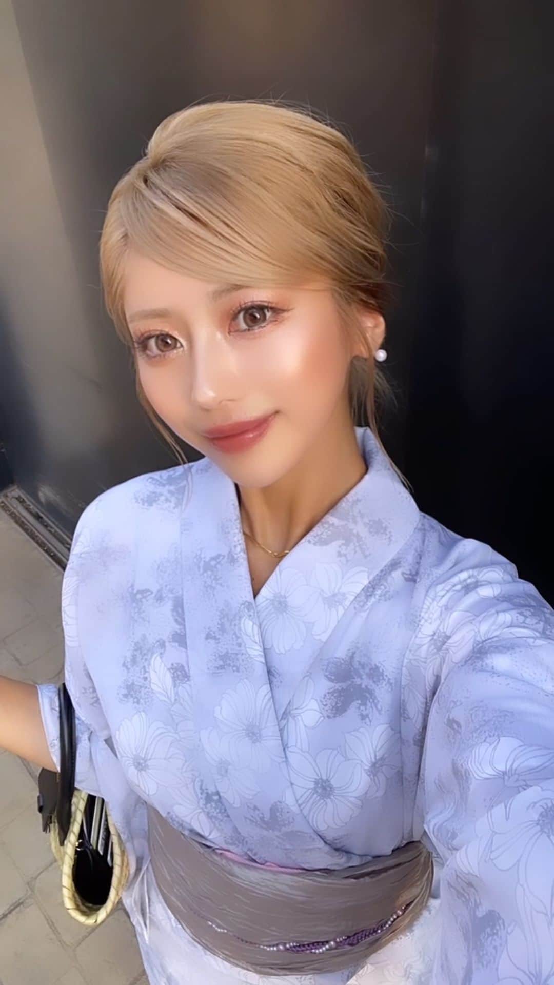瀬戸南のインスタグラム：「👘🌻🎆  #浴衣#着物#浴衣ヘア #前髪アレンジ#夏」