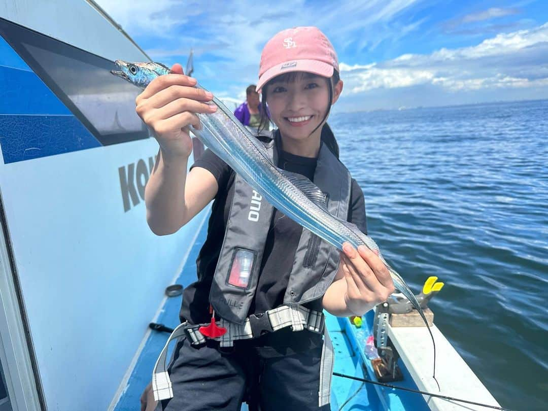 百川晴香さんのインスタグラム写真 - (百川晴香Instagram)「8月8日蒲谷丸さんで太刀魚釣りに行ってきました〜🎣❤️  12匹釣れました！ 夏の太刀魚なので小さめですがやっぱり太刀魚楽しいわっ🤩🤩🤩  いつもお世話になってる蒲谷丸さんでタカラさんやのんちゃんと釣りできて楽しかったです😘  いやーそれにしても焼けました😂   #太刀魚 #釣り #蒲谷丸 #12匹 #釣りガール #釣り女子 #japanesegirl #fish」8月14日 17時44分 - momokawaharuka