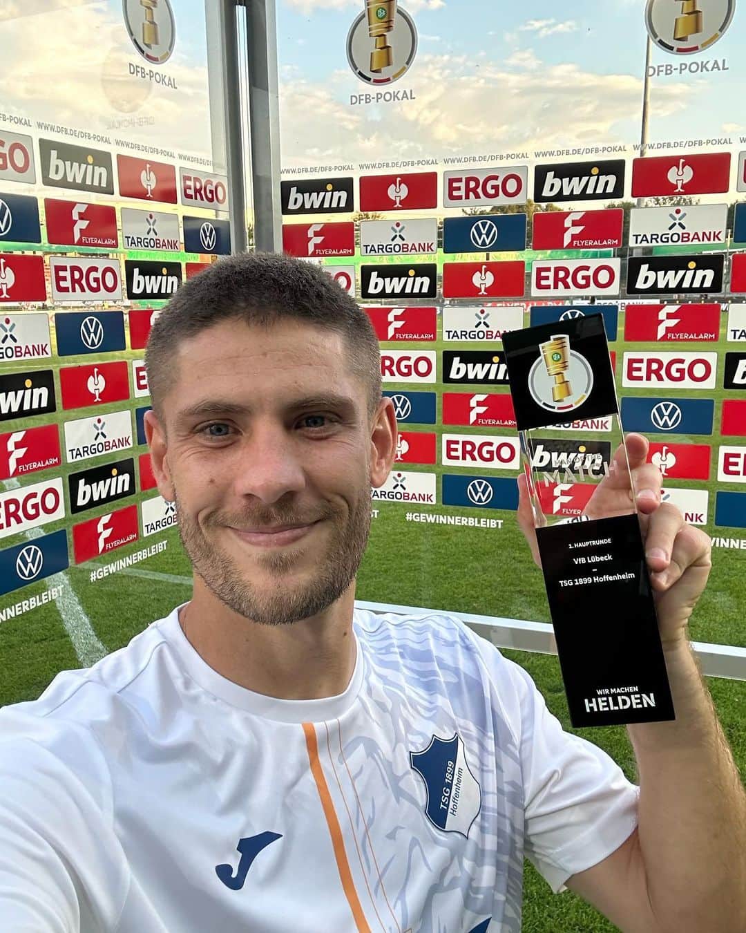 アンドレイ・クラマリッチのインスタグラム：「Man of the Match ✔️」