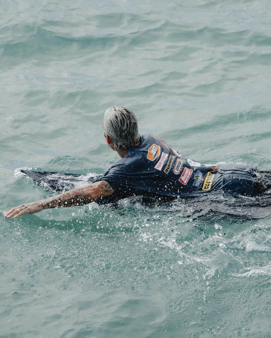 ロストさんのインスタグラム写真 - (ロストInstagram)「Making the most of a small day on a @lostsurfboards #SubDriver2.0 #BlackSheepBuilt . Wearing the new Burnout Vintage Dye Tee and the Black Session Boardshort @_jakeschoonover 📷 @whostk_ #lostsurfboards #lostclothing」8月15日 4時37分 - lost9193