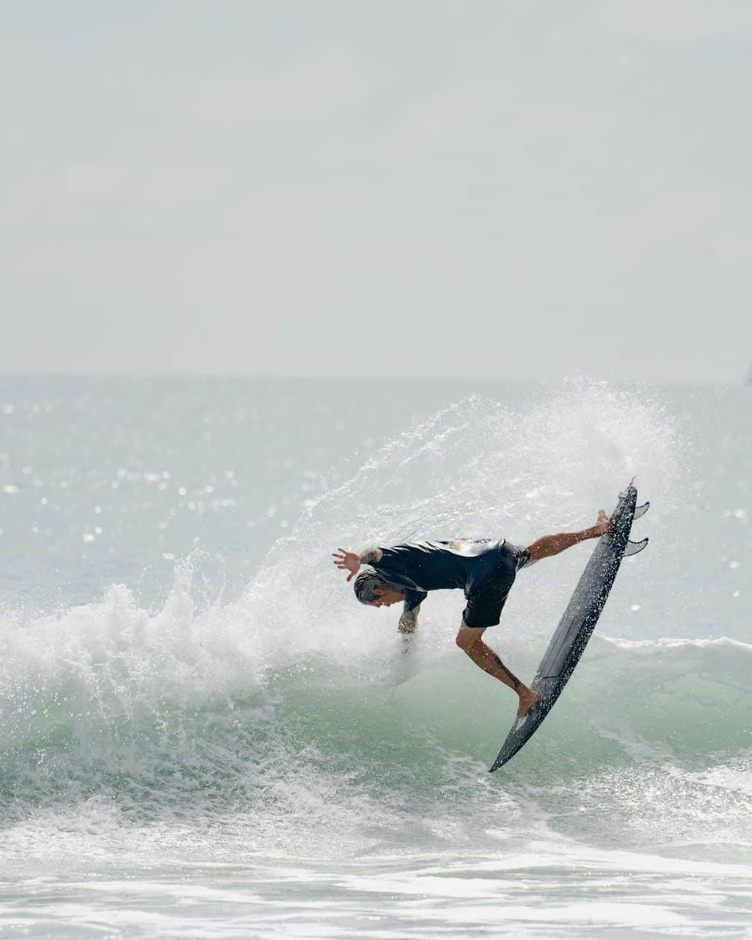 ロストさんのインスタグラム写真 - (ロストInstagram)「Making the most of a small day on a @lostsurfboards #SubDriver2.0 #BlackSheepBuilt . Wearing the new Burnout Vintage Dye Tee and the Black Session Boardshort @_jakeschoonover 📷 @whostk_ #lostsurfboards #lostclothing」8月15日 4時37分 - lost9193