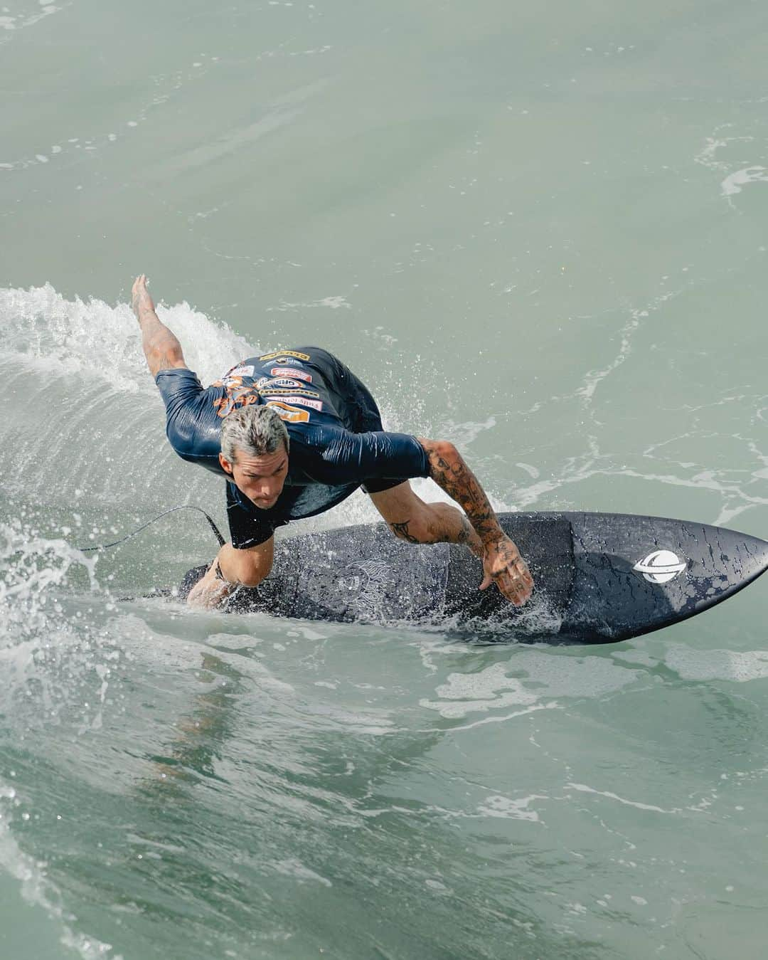 ロストさんのインスタグラム写真 - (ロストInstagram)「Making the most of a small day on a @lostsurfboards #SubDriver2.0 #BlackSheepBuilt . Wearing the new Burnout Vintage Dye Tee and the Black Session Boardshort @_jakeschoonover 📷 @whostk_ #lostsurfboards #lostclothing」8月15日 4時37分 - lost9193