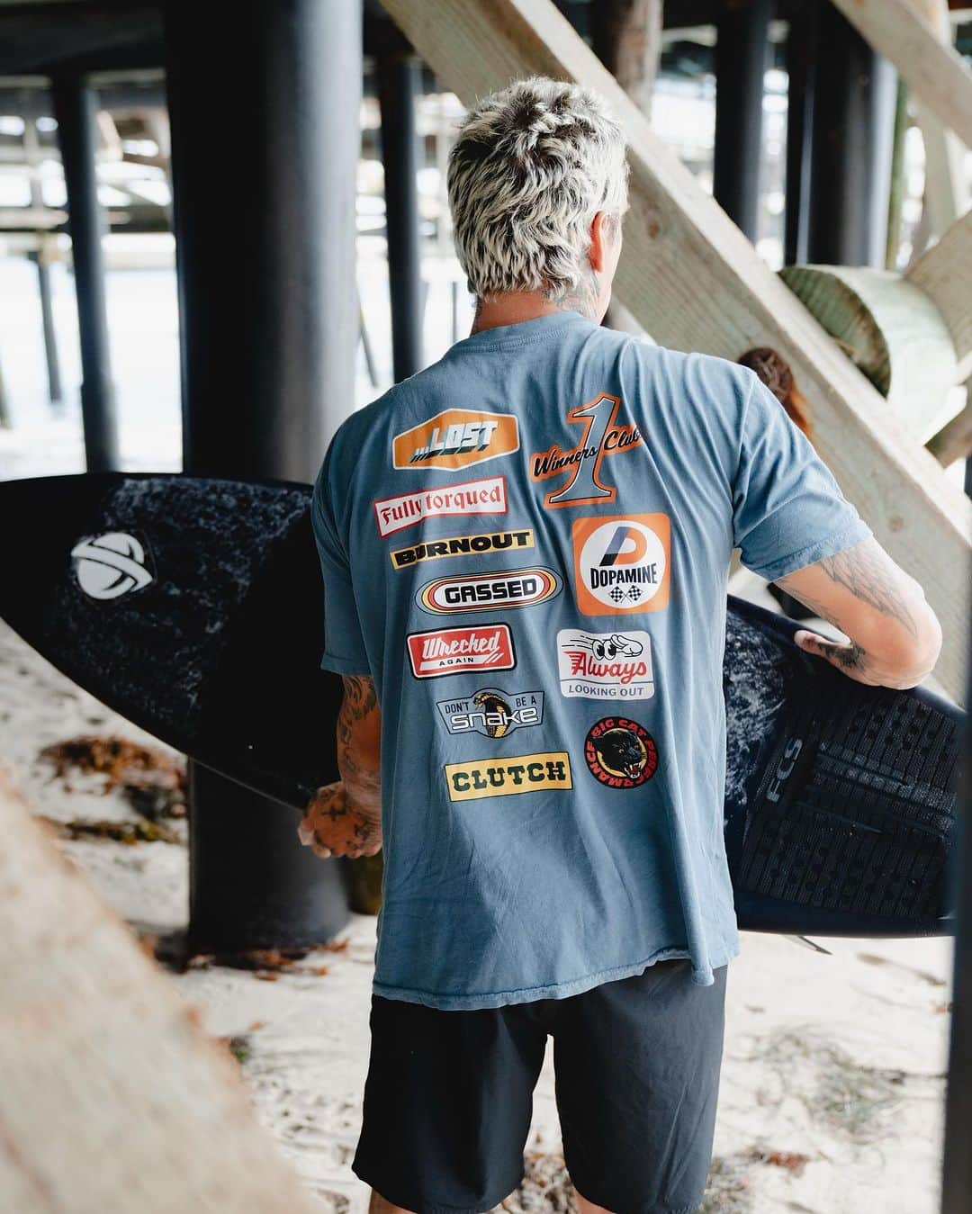 ロストのインスタグラム：「Making the most of a small day on a @lostsurfboards #SubDriver2.0 #BlackSheepBuilt . Wearing the new Burnout Vintage Dye Tee and the Black Session Boardshort @_jakeschoonover 📷 @whostk_ #lostsurfboards #lostclothing」