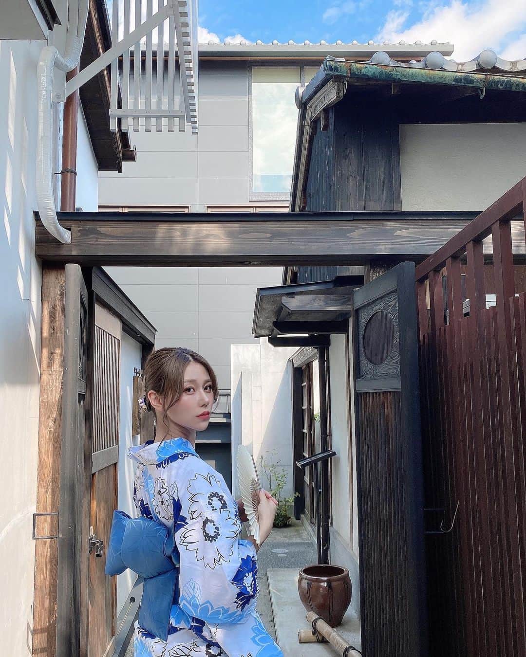 木佐友菜のインスタグラム：「今年まだ浴衣も水着もきてなーーい！夏したい！！ ･ ･ 作品🌸 VR 木佐とも菜「Apartment Days!」2作品発売中  出演🌸 エロキン 第29話「ボッキハウス」U-NEXTにて配信中  ラジオ🌸 池袋FM 毎月第3土曜日 13:00~14:00「Saturday！ぐらどる三人衆〜バトンタッチ☆〜」   イチナナライブ 木佐とも菜  セクシー感強めのオフショはモデルズリンク(https://models.link/require_registration)にアップします💓 登録して「木佐とも菜」入会よろしくお願い致します♡ ･  #浴衣 #浴衣女子 #京都 #インスタ映え  #インスタグラビア #kyoto #gravure #コスプレ #グラビアアイドル #ポートレート #asianbeauty #性感 #セクシー #浴衣コーデ #自拍 #撮影モデル #sexy  #selfie #  #sexyhot  #タビジョ #夏 #bikinigirl #ootd #pinupgirl #cosplay #셀카  #스타일 #섹시  #japantravel」