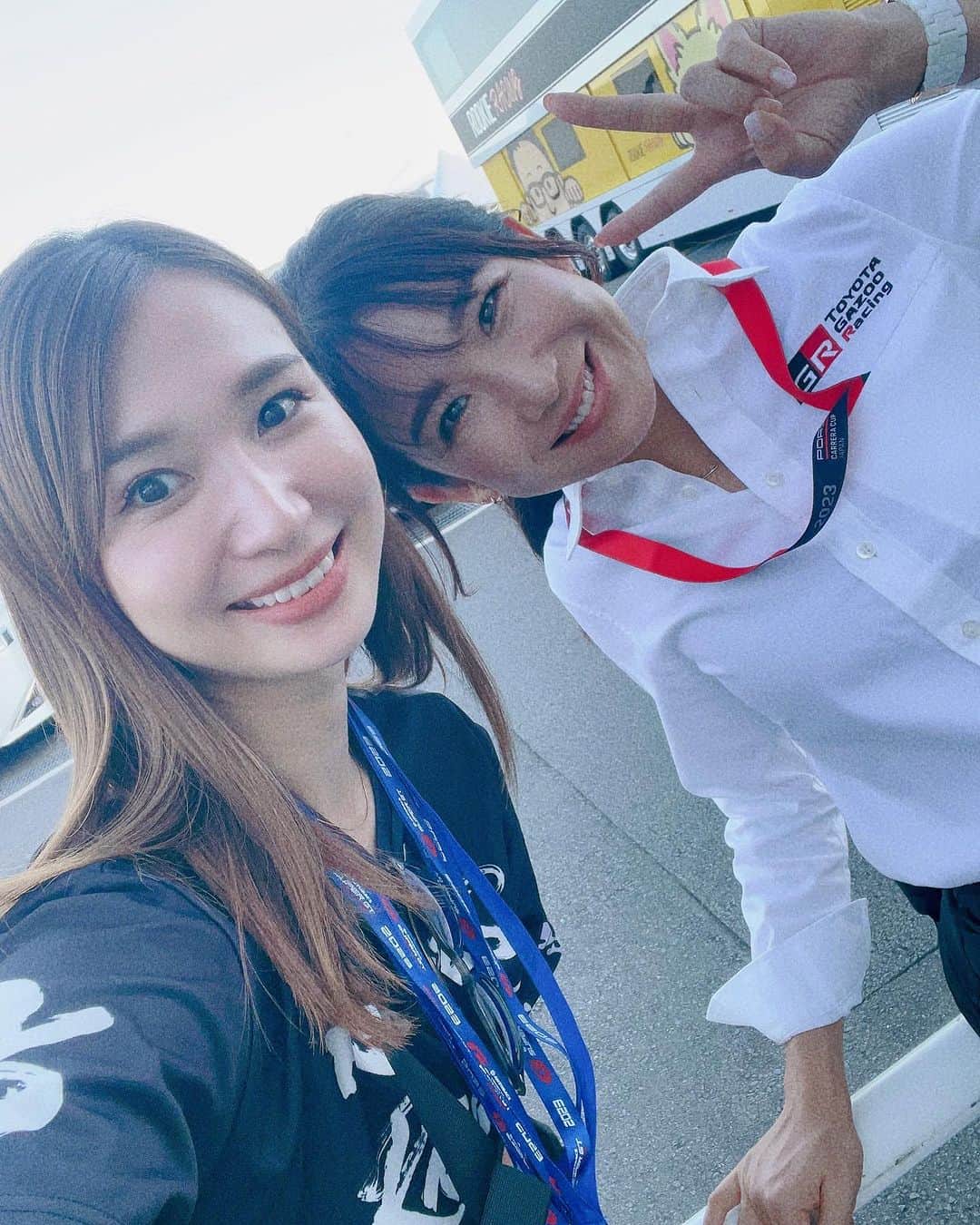 藤本真由のインスタグラム：「久しぶりにGTで今井さんに会えました🫶 日頃から連絡はとっているのだけど、お忙しそうなのでやっと会えたぁーって感じでした😉嬉しいっ🤍  今井さんは、なんでも話せるお姉さん的存在であり私の事務所の社長でございます🤭  私が今こうしてモータースポーツに関わるお仕事ができているのは、今井さんのおかげなのです😌  実は、出会いはサーキットではなくて‼️プライベートというまた珍しいパターン🤣  そうして、あの日の出会いから7年？！😳 お世話になりっぱなしです！笑  次はいつ会えるのかなぁー  #出会いに感謝  #ありがとうございます　 #インホイール　 #モータースポーツ  #sgt  #思い出」