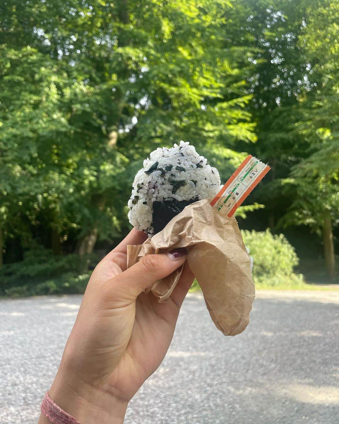 大野南香さんのインスタグラム写真 - (大野南香Instagram)「*Onigiri in Møn 🍙  Feeling Japanese culture with lovely onigiri in Møn☺️ So happy to see my friends try onigiri and loving them!  Mønにあるおにぎり屋さんにも寄ってきた〜🍙 日本の食文化とデンマークの食材が合わさった素敵な体験ができた☺️  #everydayhappy � ☺︎ #onigiri」8月14日 19時58分 - minaka_official