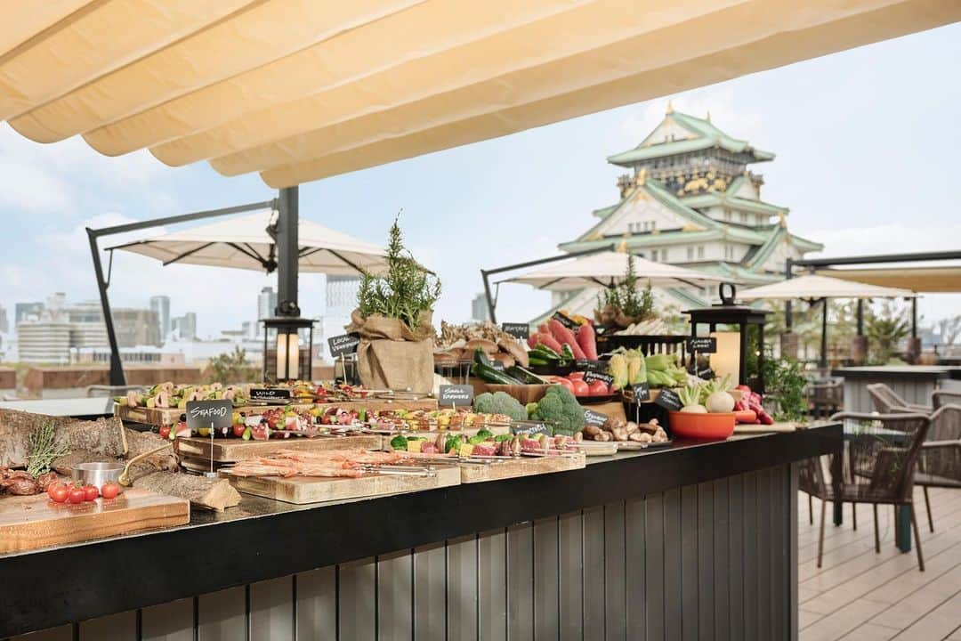のインスタグラム：「. 【台風7号接近に伴う営業時間の変更について】 ポジティブドリームパーソンズでは、大切なお客様とスタッフの安全を考慮し、レストランの営業を下記のとおり変更させて頂きます。  ＜BLUE BIRDSROOF TOP TERRACE＞ 8月14日(月)～16日(水)終日休業 8月17日(木)ランチタイム休業・ディナータイムより営業開始予定  ＜crossfieldwith TERRACE ROUNGE＞ 8月15日(火)終日休業 8月16日(水)ランチタイムより営業開始予定  ＜restaurant GRILL TABLE with SKY BAR＞ 8月15日(火)朝食・ランチのみ営業・ディナー休業 8月16日(水)通常営業（※お盆期間の為ディナー営業) 8月17日(木)通常営業  ＜鉄板焼 然荘＞ 8月15日(火)終日休業 8月16日(水)ディナー営業（※お盆期間の為 8月17日(木)通常営業  ＜HARBOR CAFE ALL DAY DINING＞ 8月15日(火)終日休業 8月16日(水)通常営業  ＜The Living Room with SKY BAR＞  8月15日(火)ランチ・カフェタイム休業（朝食・ディナータイムは通常営業予定）  ご利用のお客様にはご不便をおかけ致しますが、ご理解のほど宜しくお願い致します。  #確かな感動が生まれる場所　#pdp_culture #positivedreampersons #pdp #感動創出企業」