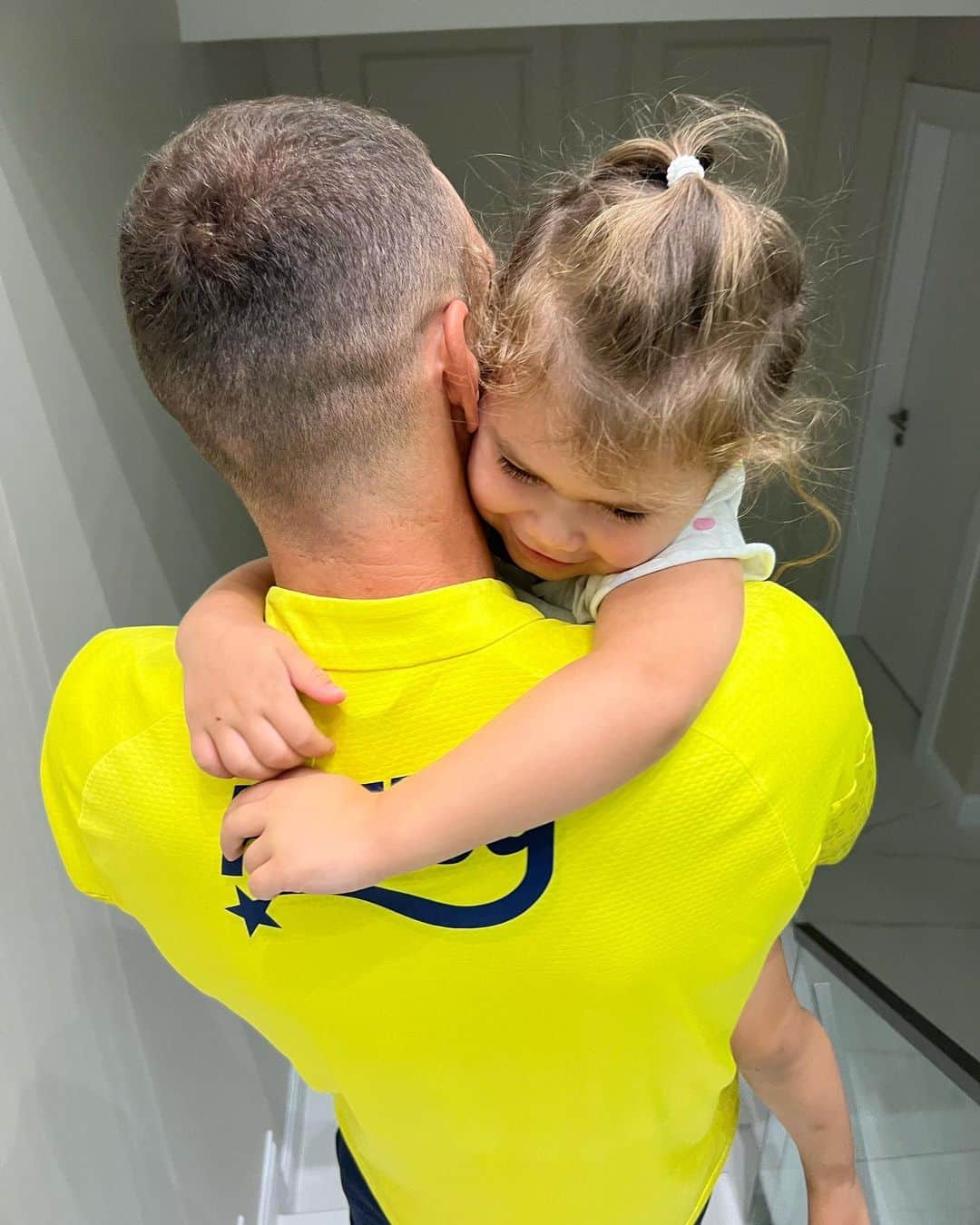 エディン・ジェコのインスタグラム：「Finally together 🥰」