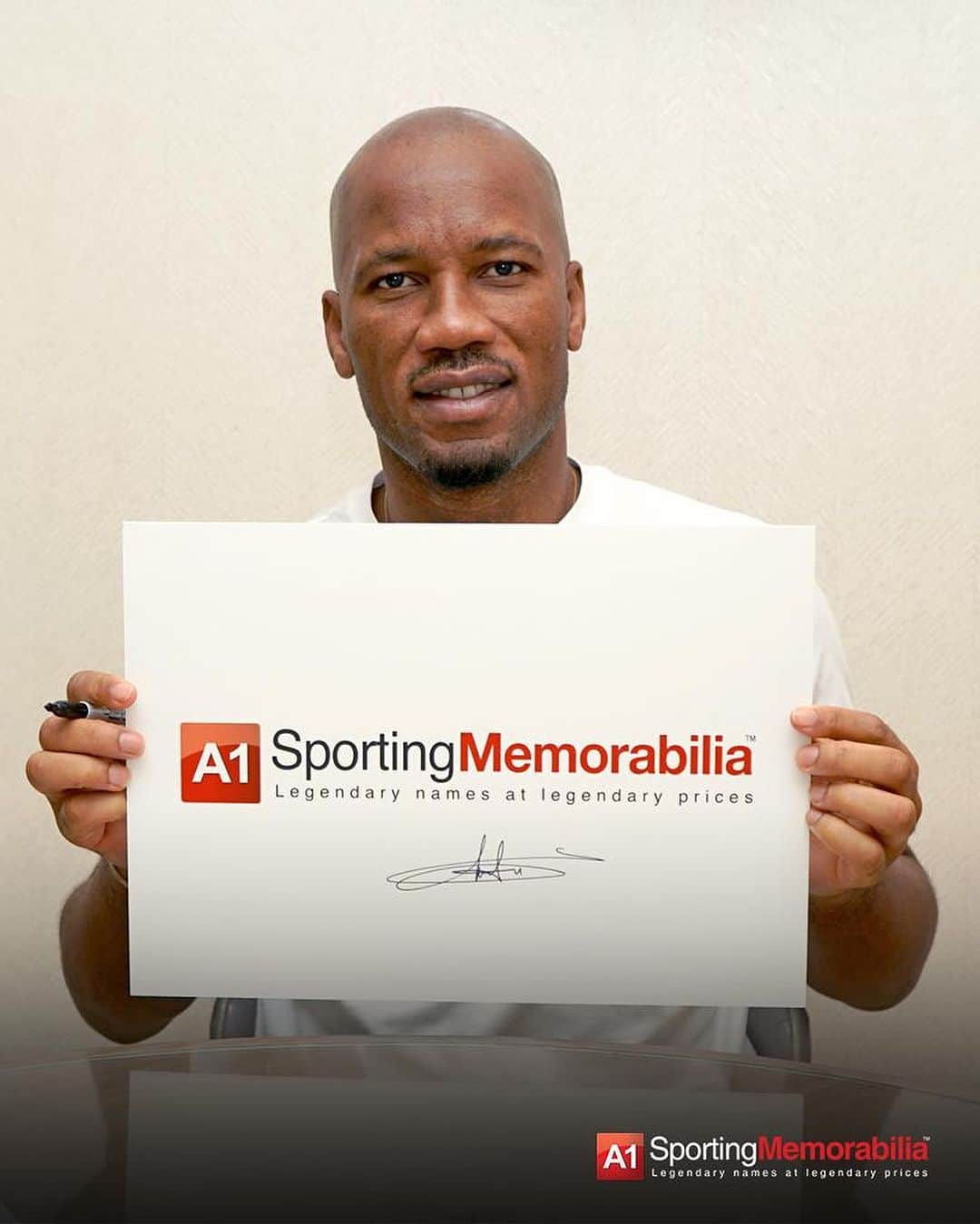 ディディエ・ドログバのインスタグラム：「🔥GIVEAWAY!🔥 . I've teamed up with my signing partner @A1SportingMemorabilia to give away one of my signed and framed Chelsea shirts! . For your chance to win simply: 1️⃣ - Follow @A1SportingMemorabilia  2️⃣ - Tag two friends in the comments . Good luck!」