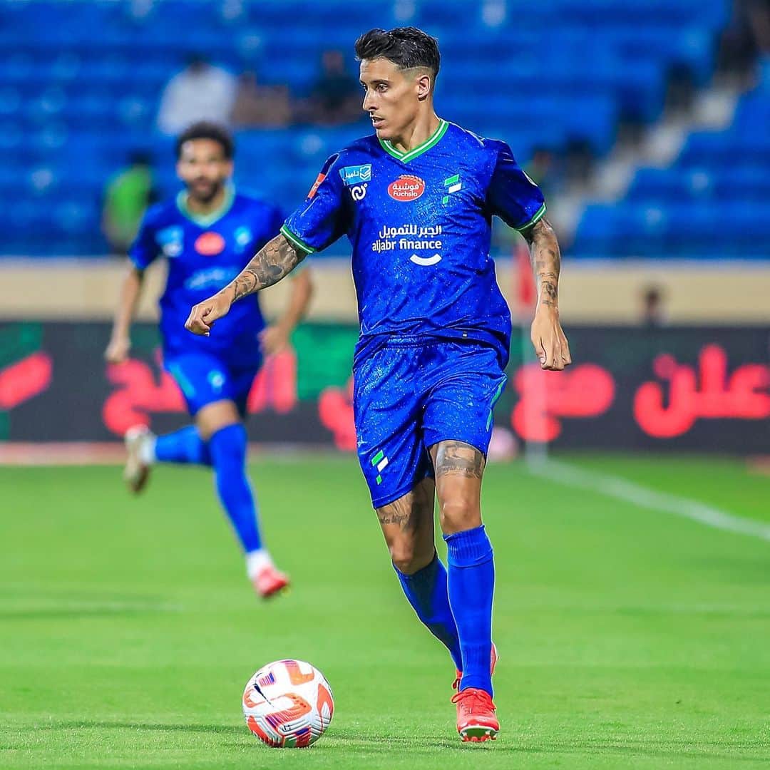 クリスティアン・テージョのインスタグラム：「Primer partido de Liga💙💚  First game💙💚  📸 VS Al-Taawon」