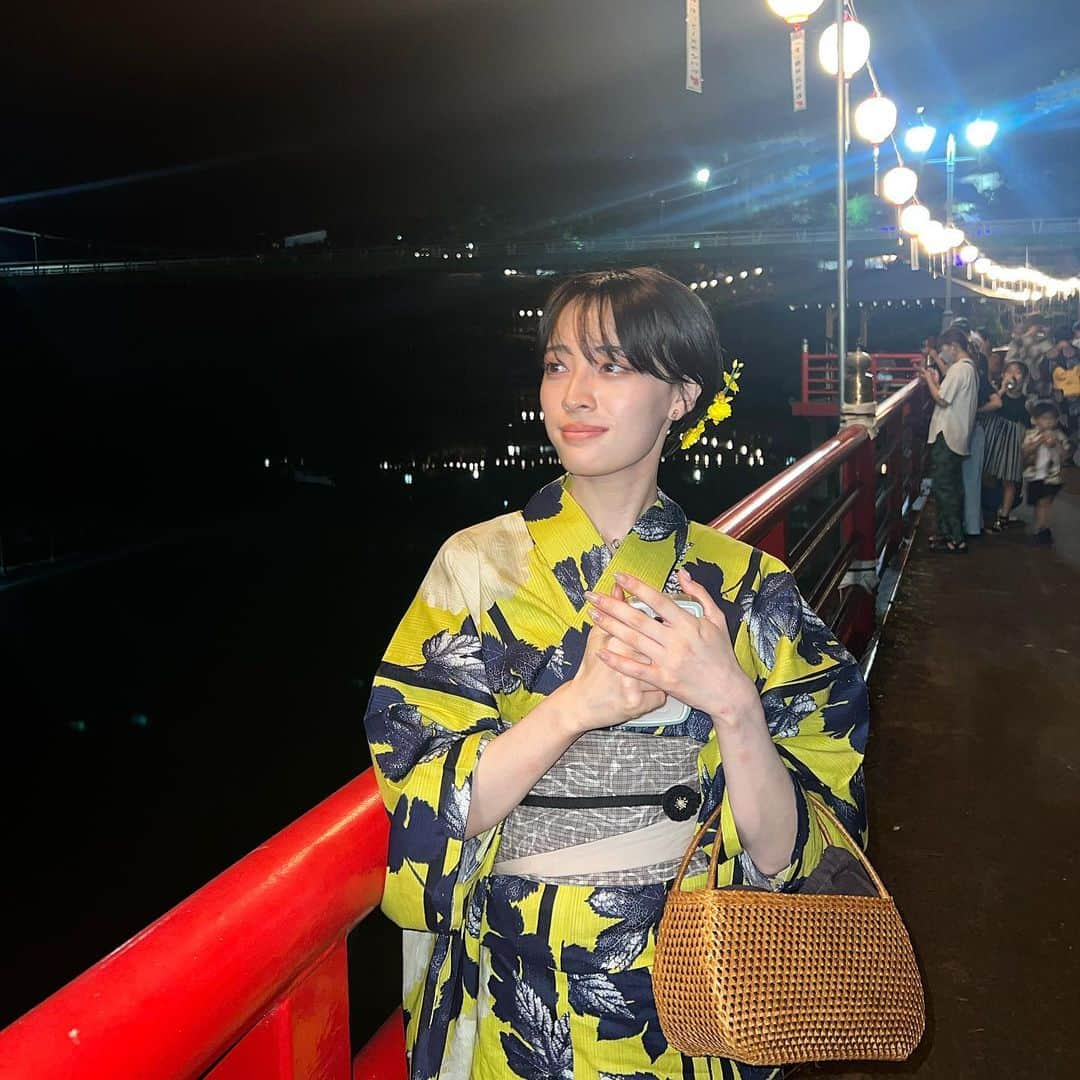 きょうかのインスタグラム：「夜と夕方じゃ違う場所みたい #浴衣 #花火大会」