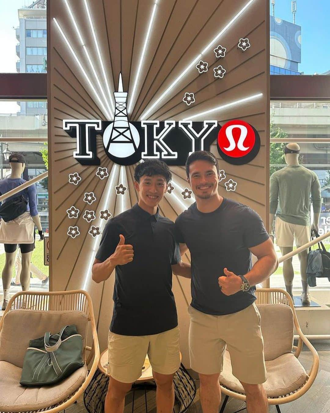 渡邊啓太さんのインスタグラム写真 - (渡邊啓太Instagram)「🍋🇯🇵  ———  lululemon 巡り In Japan 🇯🇵🗾   ———  野辺山合宿の前後に 日本国内のlululemonのストアへ行ってみました!!  アンバサダーとしてのご縁をいただいたので 全国のストアの皆さんに会いたくて行ってきました😌  それぞれのストアの特徴があるけど どこのストアのエデュケーターの皆さんも lululemonらしい温かいエネルギーを発していました🕊️✨ （ストアで働いているスタッフさんをlululemonではエデュケーターと呼ぶそうです）  素敵なご縁を頂いた @lululemonjp  Sweat/work outの為の高機能ウェアだけでなく 繋がりを大切に.一日一汗を共にすることで成長していく姿勢  こんなブランドは唯一無二だと感じています🌏  素敵な人たちと出会えて 猛烈なプッシュをしてくれて まだまだ顔晴れそうです👍  ---  サポート企業 @hannan_univ  @globalwifi_official   アンバサダー @lululemonjp  @lululemon   --- #lululemon #lululemonambassador #ルルレモン #アンバサダー #大阪ルクア #大阪心斎橋大丸 #御殿場プレミアムアウトレット #東京新宿マルイ #東京シックス原宿テラス #東京青山 #東京六本木ヒルズ #東京銀座シックス #感謝 #ご縁 #sweatlife #workout #ありがとう #ショートトラック #アスリート #オリンピアン #顔晴ります」8月14日 20時28分 - kwatanabe18