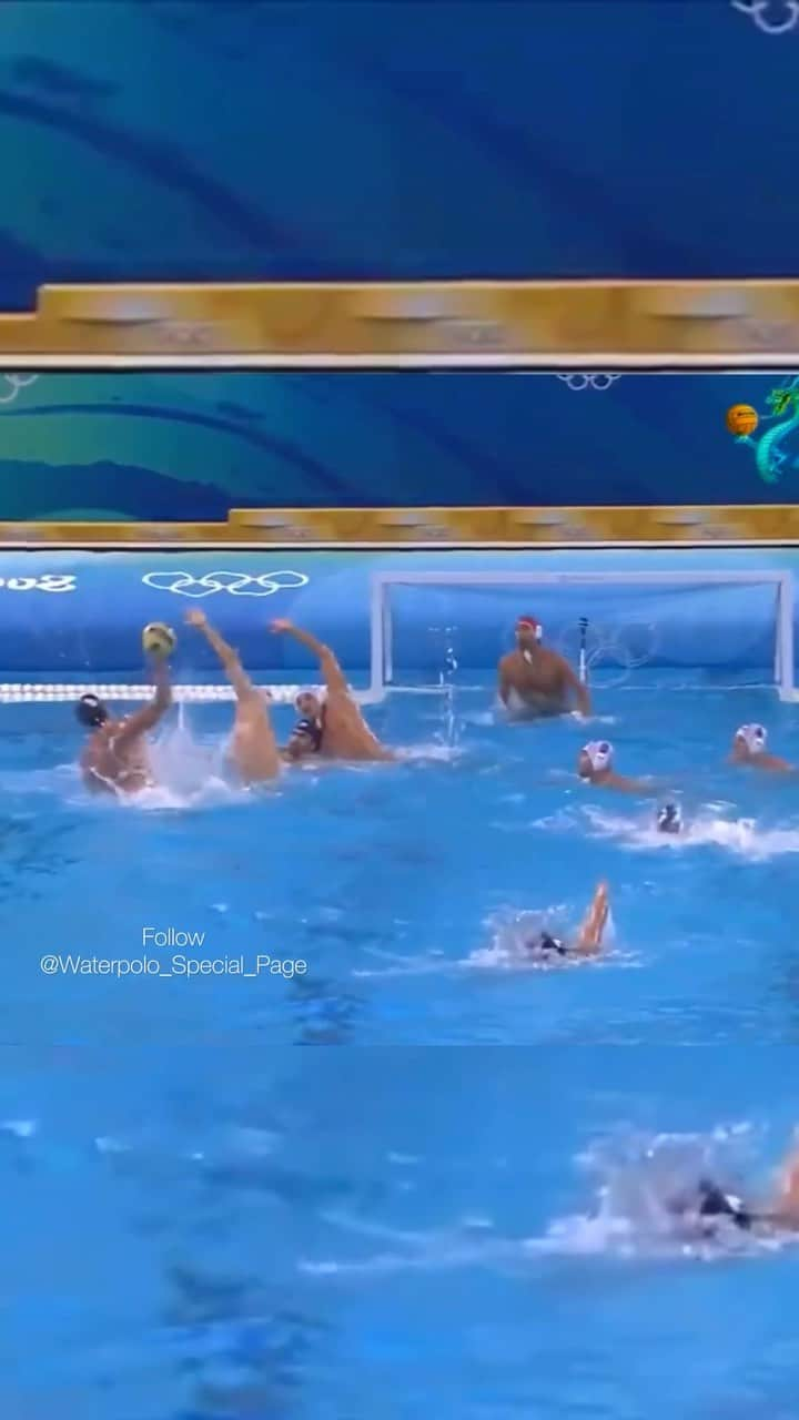 トニー・アゼベドのインスタグラム：「Beijing 2008🔥🤯What a moment,what a magical move by Azevedo🇺🇸🧠   🚨Tag Your Friends🚨 @waterpolo_special_page   #waterpolo #usa #beijing #olympics #vizilabda #usawaterpolo #pallanuoto #vaterpolo #wasserball #olympic #usateam #america #sport #watersports #magic #goal #instagood #omg #oldschool」