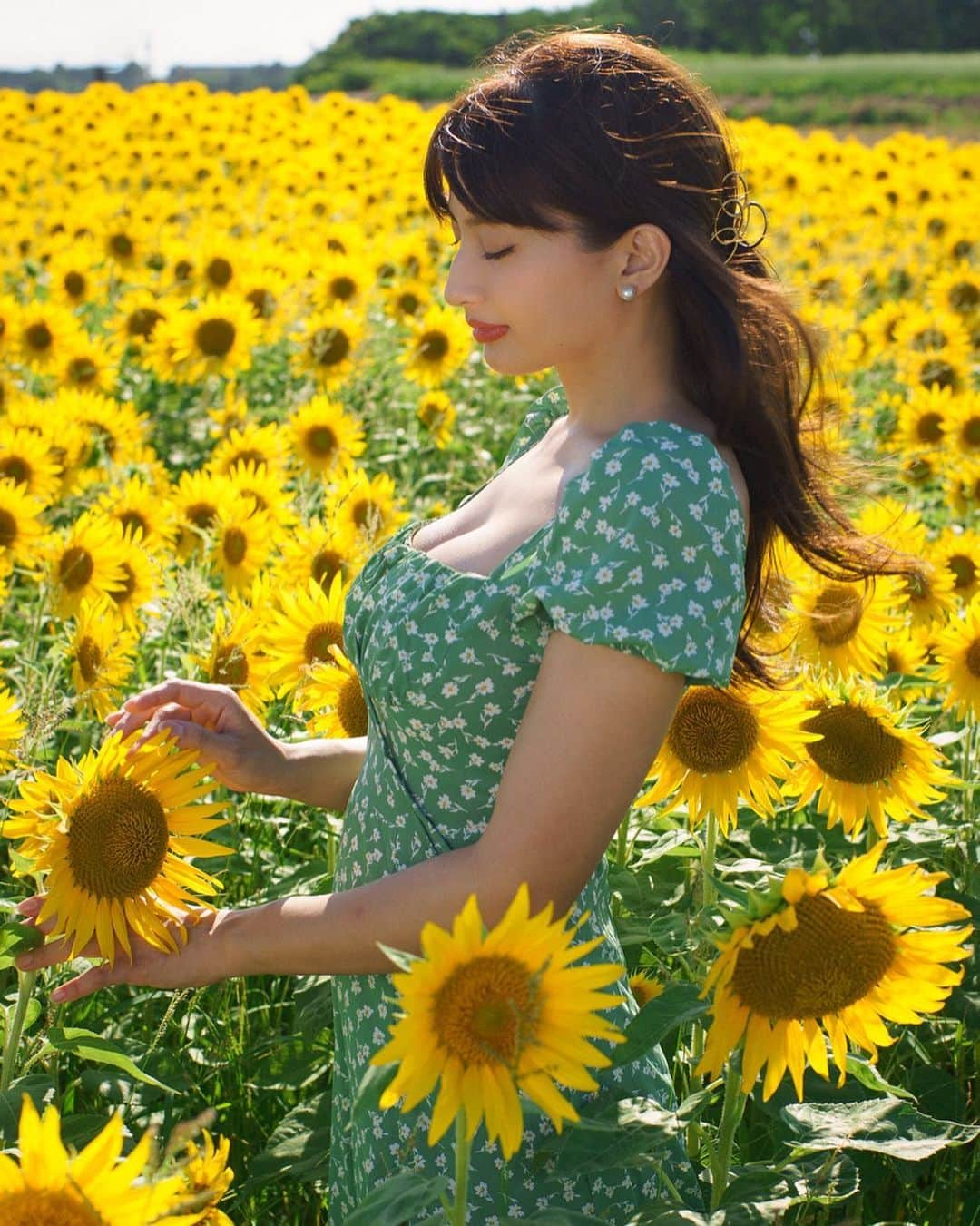 大川真代さんのインスタグラム写真 - (大川真代Instagram)「🌻  ひまわりになりたい💛  A sea of golden blooms🌻  #summer #summervibes  #夏 #ひまわり畑 #太陽  #photo_jpn #flower  #japan #japanesegirl  #philippines #filipina  #halfjapanese #half  #halffilipina #japinay  #model #modellife #フィリピン #マニラ  #セブ #セブ島 #日本 #東京 #名古屋 #豊橋 #大阪 #撮影 #撮影会 #撮影会モデル #モデル」8月14日 20時46分 - mayo_okawa