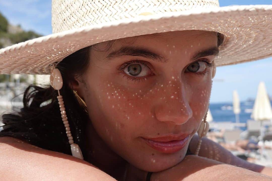 サラ・サンパイオのインスタグラム：「🐚🏖️」