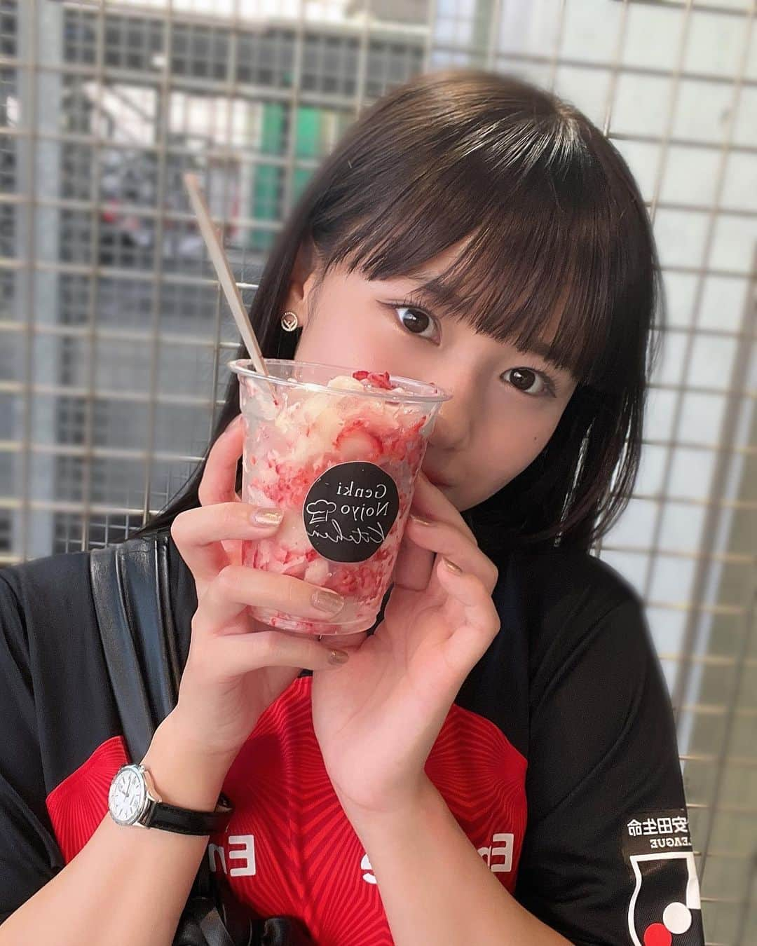 横山玲奈さんのインスタグラム写真 - (横山玲奈Instagram)「⚽️ . この前の試合のとき、埼スタ横丁行ったの！ 気になってた「いちご贅沢けずり」 最高だった〜🍓🍧 暑すぎて写真撮る前に結構食べちゃったけど😗 . . #morningmusume23 #浦和レッズ #埼スタ #埼スタ横丁 #横山玲奈 #モーニング娘23」8月14日 20時49分 - reina_yokoyama.official