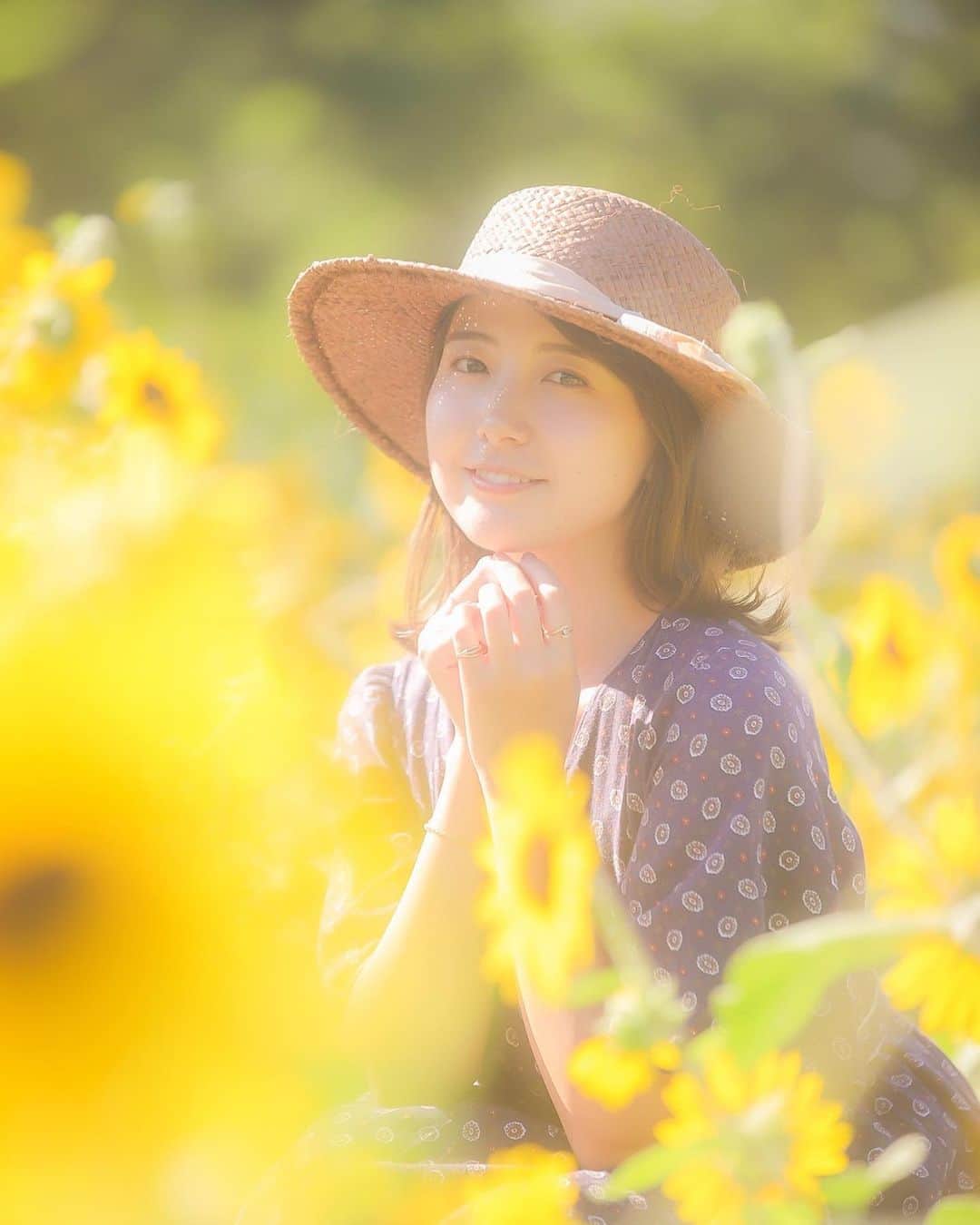 橋本香澄さんのインスタグラム写真 - (橋本香澄Instagram)「. 思い出した時に 苦しくなるくらい愛されたい 　　 🌻 . #sunflower #ひまわり畑  #ポートレート #撮影会」8月14日 20時50分 - _jasmine_tete_