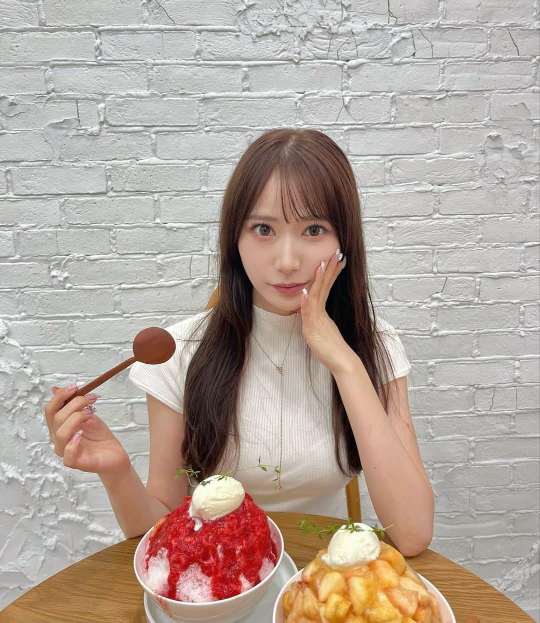 のインスタグラム：「. 店員さんが私が犬好きなの知っててくれて、、🥹🫶🏻 この日はチョアくんいなかったから また次は会えますように‎ᐡ ߹߹ ᐡ💗 チョアくんは @hanurlee_home さんの愛犬だよ🐶かわいいから見てみて、、🥺  #新大久保カフェ#かき氷#ピンス」
