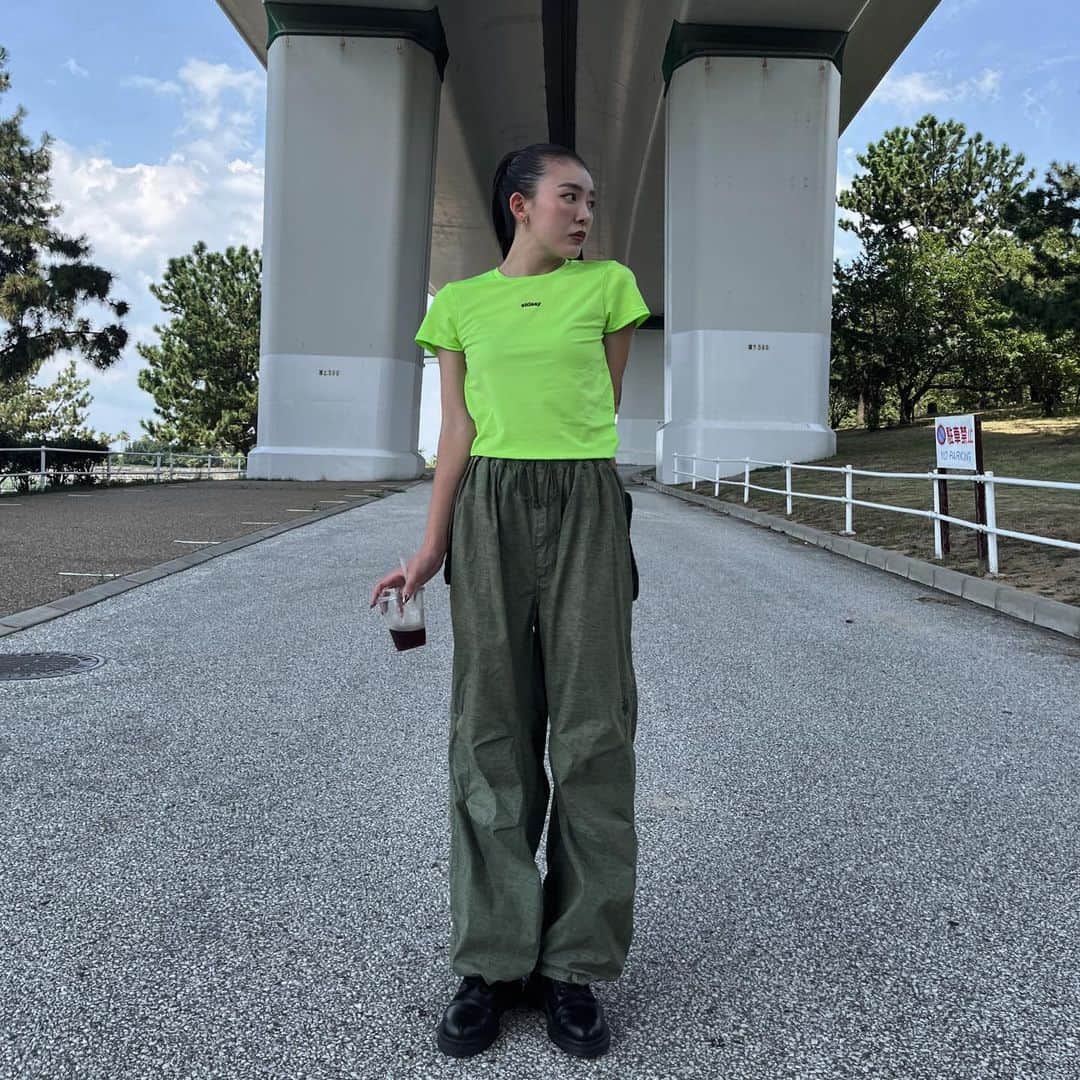 近藤沙良のインスタグラム：「夏はやっぱりかき氷🍧🌊✨💚  #stussy #stüssy #stussywomen #wyw #streetstyle  #streetfashionstyle #streetcode #womenfashion  #ストリートファッション #ストリートコーデ #ストリート系女子 #夏服コーデ #夏服コーディネート  #休日コーデ #休日の過ごし方 #夏の思い出  #夏の風物詩 #30代ファッション #30代コーデ」