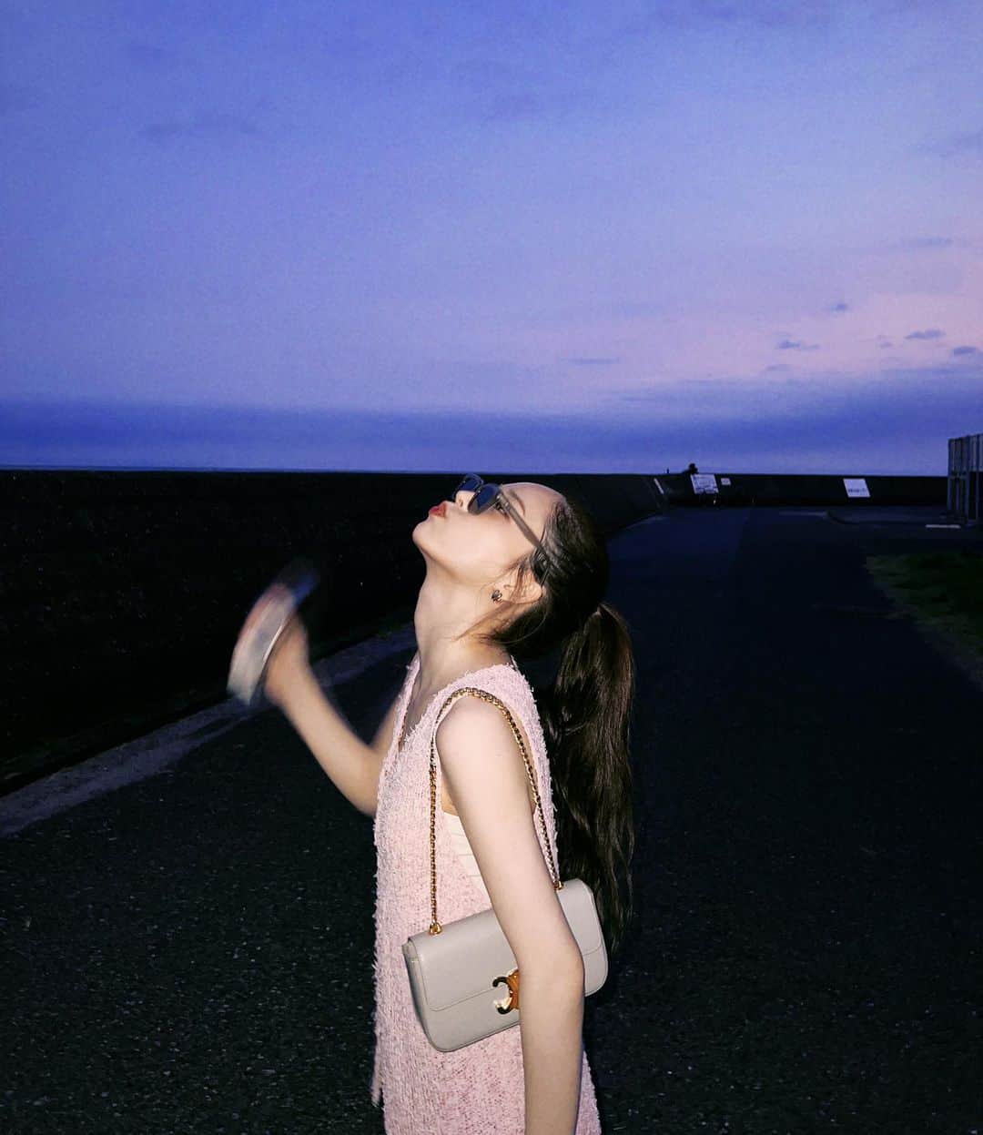那須笑美さんのインスタグラム写真 - (那須笑美Instagram)「愉快な仲間達と過ごす夏は楽しいよ📚🖋️🩵 みんなはどんなお盆をお過ごし?」8月14日 21時03分 - nasu_hohomi
