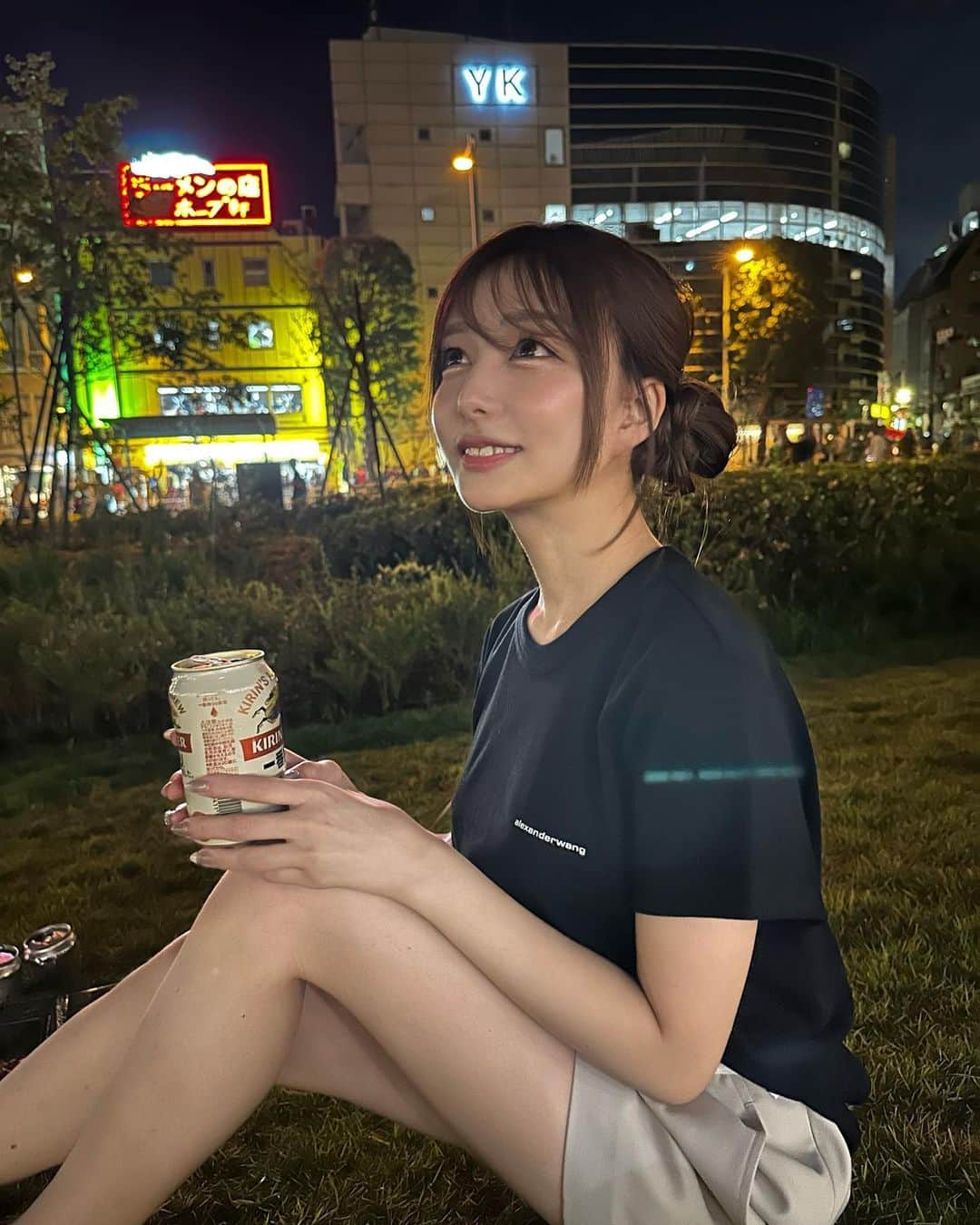 桜井みづき（キャバ嬢）のインスタグラム：「夏の夜はとにかくビールが飲みたくなる。  そして今私は写りこんでいるホープ軒が食べたくて食べたくて仕方ありません😂  背脂チャッチャも好きになってきてどんどん好きなラーメン屋が増えていく〜  カラコンは、最近はcandymagic/Staymeにハマってる♡ 関コレの日もこれつけてた！ナチュ垢抜け万歳🥹✨」