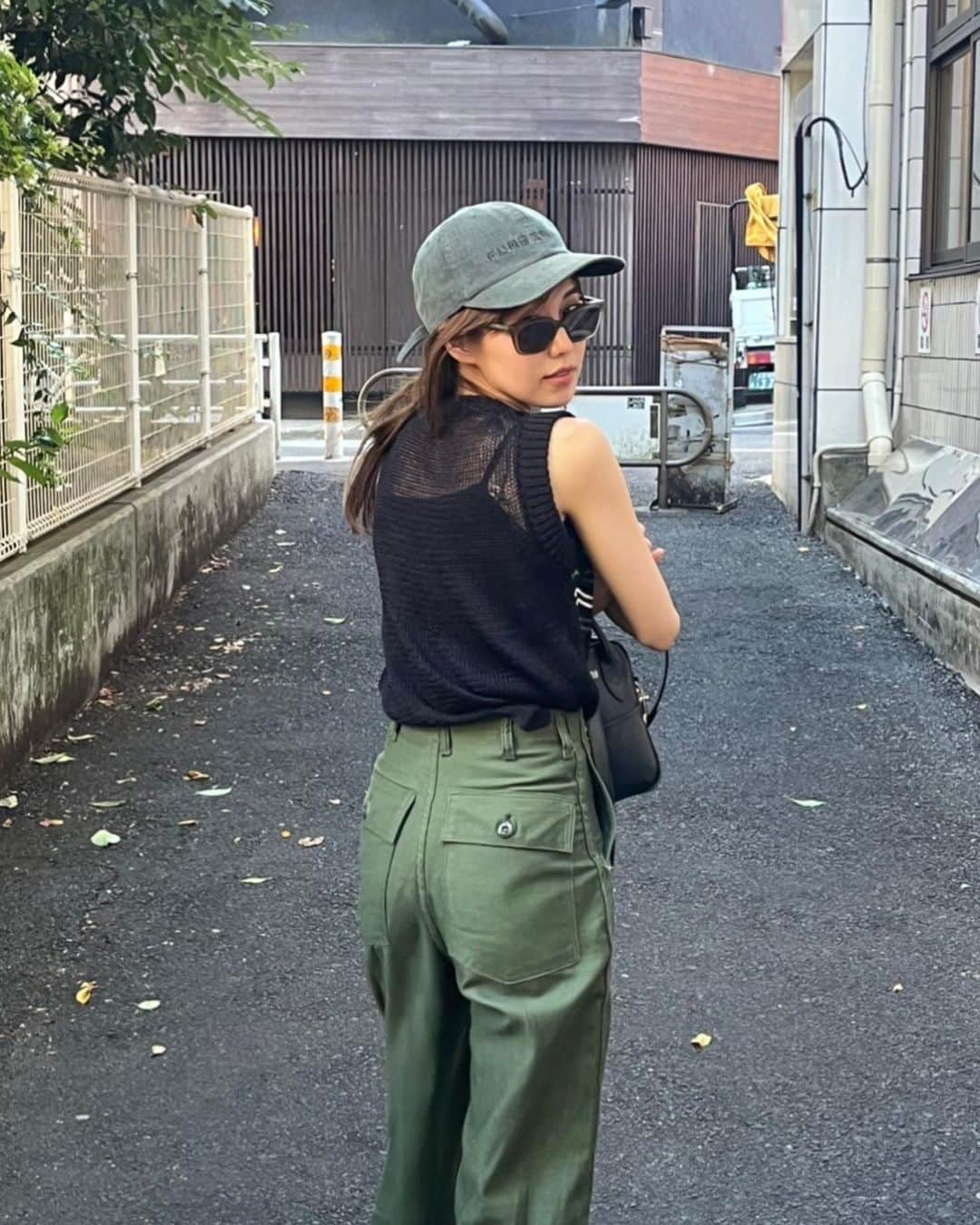 宮﨑香蓮さんのインスタグラム写真 - (宮﨑香蓮Instagram)「暑いですね🫠☀️🍧🧊 パンツは古着👖」8月14日 21時20分 - karen_miyazaki_official