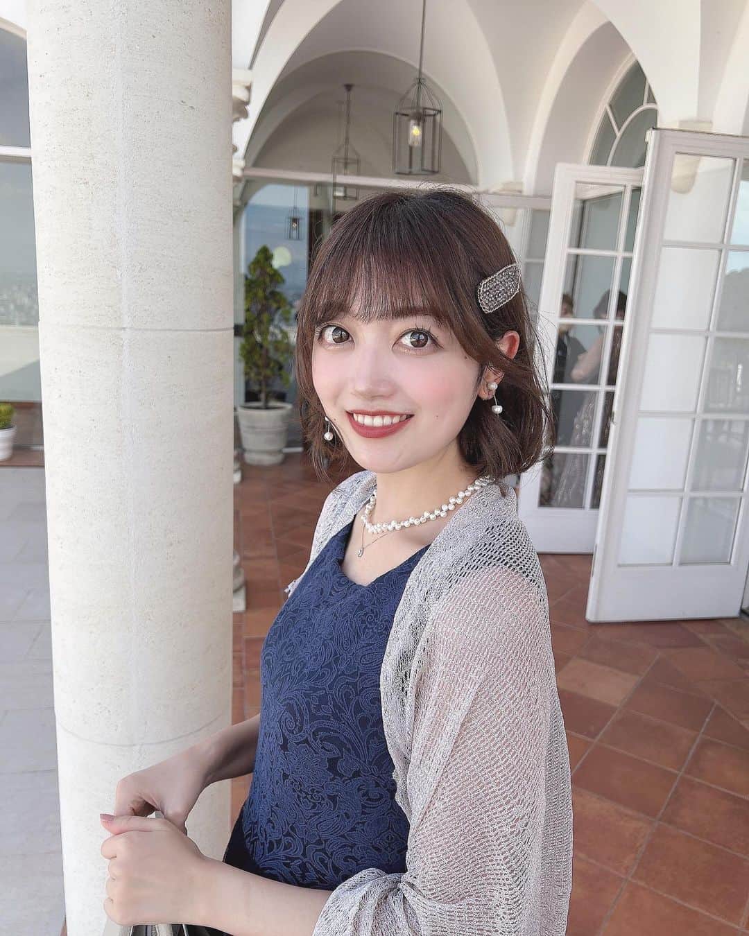辻ゆかのインスタグラム：「🤍 この間、 いとこの結婚式で北海道帰省しておりました(^^) めためたに素敵でした。･:*+.\(( °ω° ))/.:+  なんと、あにっちが撮ってくれたレア写真です📷  #結婚式ヘアアレンジ #結婚式コーデ #結婚式お呼ばれ」