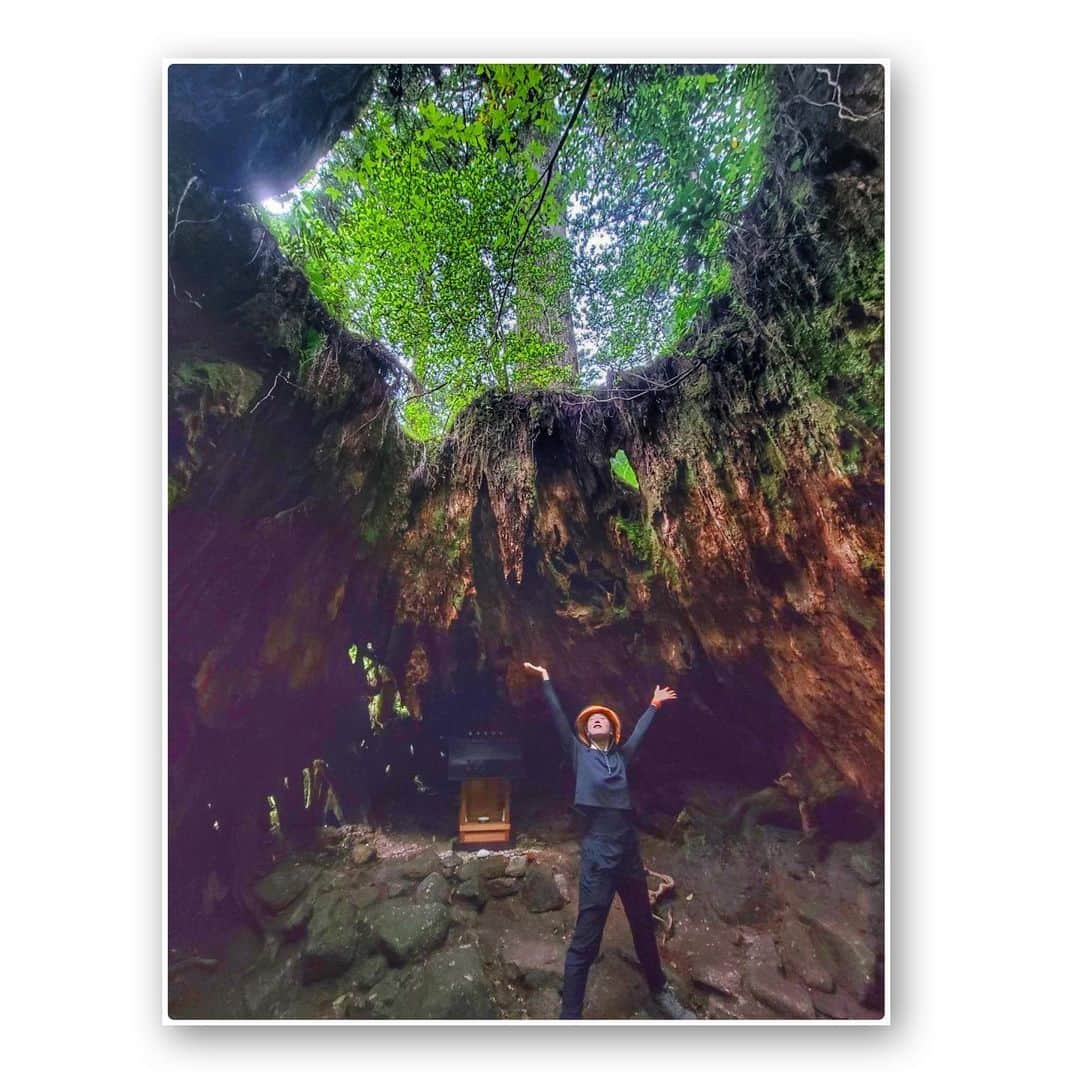 宇田恵菜さんのインスタグラム写真 - (宇田恵菜Instagram)「Yakushima Jomonsugi Trip 2 朝6:00から歩き始めて、だいたい往復10時間は最低かからと言われていて、11時前後の縄文杉の到着を目指しましたが、1時間は早く着き、のんびり登山弁当食べるとことができました！  変わった木とか、私は苔が好きだから、苔のいろんな植物みたりして、香りと木の感じを存分に楽しめた!  そして23km,休憩はぶいて6時間46分歩き続けまして、往復9時間で終了！ ちょうど最後30分は雨が降ってきたので、早めに下山して正解でした✨ あの時は、あーーー長いなーと思ったトロッコ道も、2ヶ月経った今は、もう平気になって、また行きたいと思ってる。次は山や崖の上を登りたいなー。てね！ ------------------------------- #casting  #actress #shortfilm #キャスティング  #役者  #filmingcrew #filming #撮影中 #撮影クルー #leadactress #女優 #actresslife #スチール撮影 #黒髪 #blackhair 　#愛媛出身 #不動産女子 #japaneseactress  #屋久島旅　#屋久島観光　#縄文杉」8月14日 21時17分 - ena2727