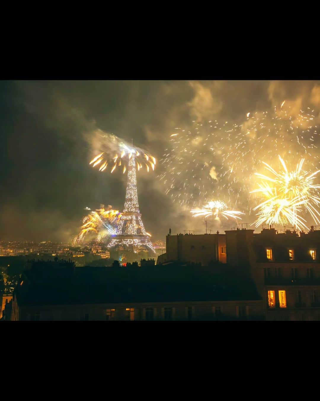 VuTheara Khamさんのインスタグラム写真 - (VuTheara KhamInstagram)「Bastille Day, Paris, 2023 ❤️ Firstly, I would like to thank each person who send me lovely message for my birthday yesterday. Today, I share with you a serie of pictures that I took there are just one month during the Bastille Day, taken only with my smartphone #s23ultra Which one do you prefer [1-10]?  .  #paris #love #bastilleday #night」8月14日 21時17分 - vutheara