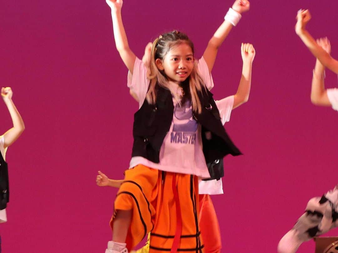 ともみさんのインスタグラム写真 - (ともみInstagram)「. ダンスの発表会が、無事に終わりました❁︎ . JazzFunkもHIPHOPも、悔いなく踊れたそう☺️ . 先生方、一緒に踊ったみんな、観に来てくださった方々、 ありがとうございました❤︎❤︎ . . #ダンス #発表会 #ダンス衣装」8月14日 21時27分 - yuzu_haru_18