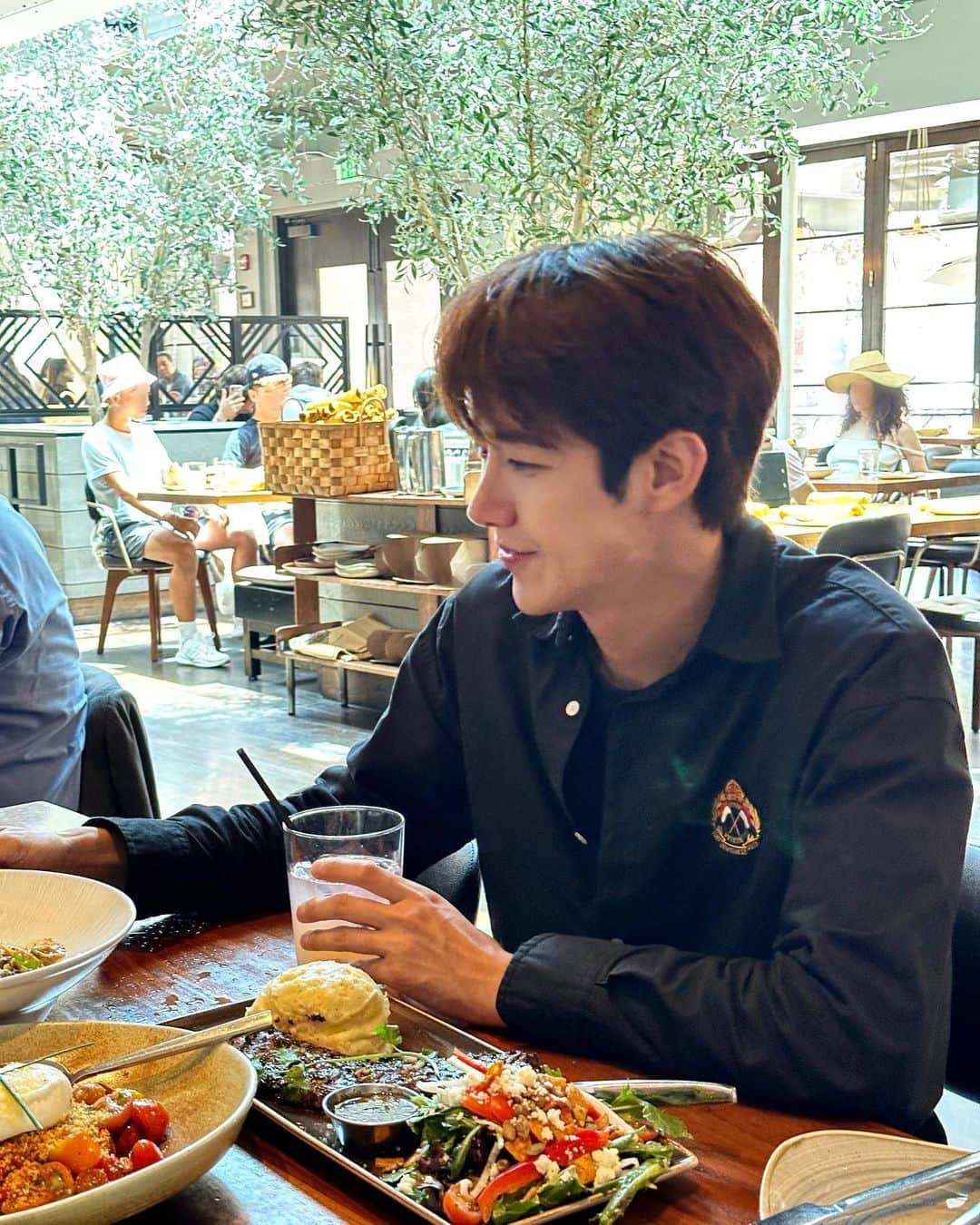 ファン・グァンヒさんのインスタグラム写真 - (ファン・グァンヒInstagram)「🍽️🍸😆」8月14日 21時30分 - prince_kwanghee