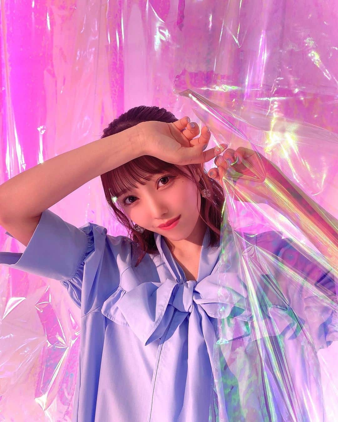 のインスタグラム：「ジャケ写の日 ！  pinkな世界可愛かった〜〜〜 とってもトンガリヒールで盛り盛り👠」