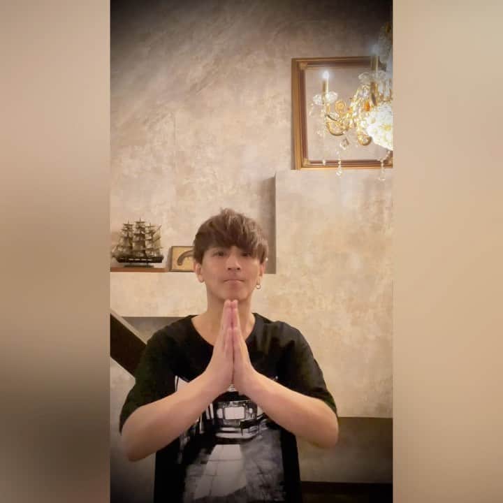 佐藤ケンケンのインスタグラム：「【スペシャル生配信決定】  8月20日(日)  20:30頃からインスタライブと、 その後『gallery』内SPECIAL生配信を行います。 是非ご参加ください。  先日開催したソロライブ DEPICTION METHOD Vol.6「Chiaroscuro」の打ち上げ生配信となります。  みんなで乾杯しましょう。 スタッフさんもこの日参加する予定だし、ワイワイ楽しむっきゃない。  待ってますね。  『gallery』ご入会はこちら https://kenkengallery.com/  お問い合わせ info@kenkengallery.com ・ ・ ・ ・ ・ ・ #ライブ #生配信 #ドラム #drums #インスト #instrumental #DEPICTIONMETHOD #gallery #佐藤ケンケン」